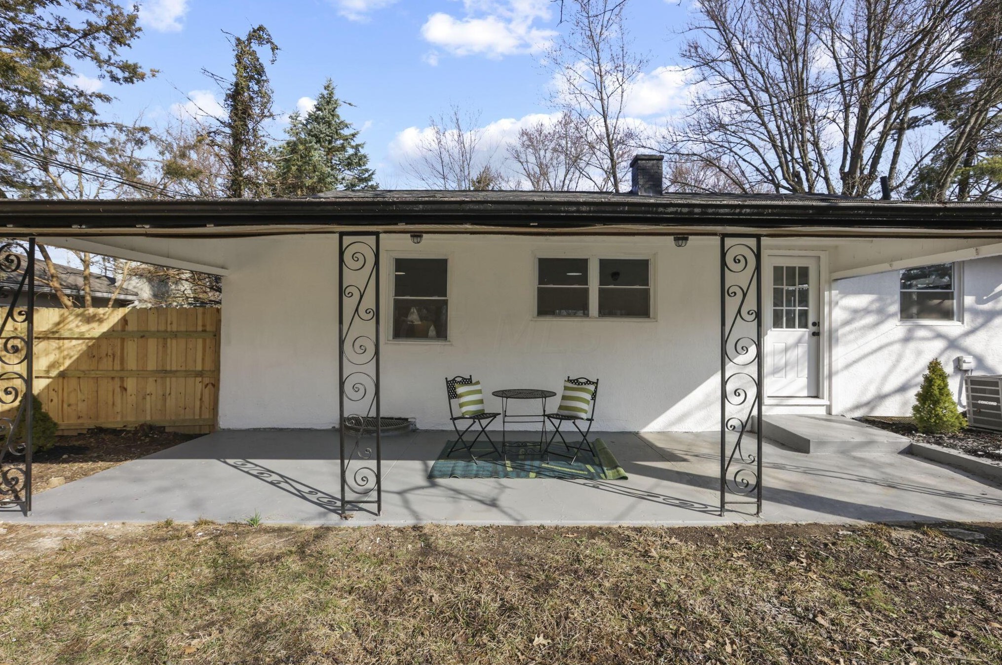 2265 Edgevale Rd, Columbus OH  43221-1216 exterior