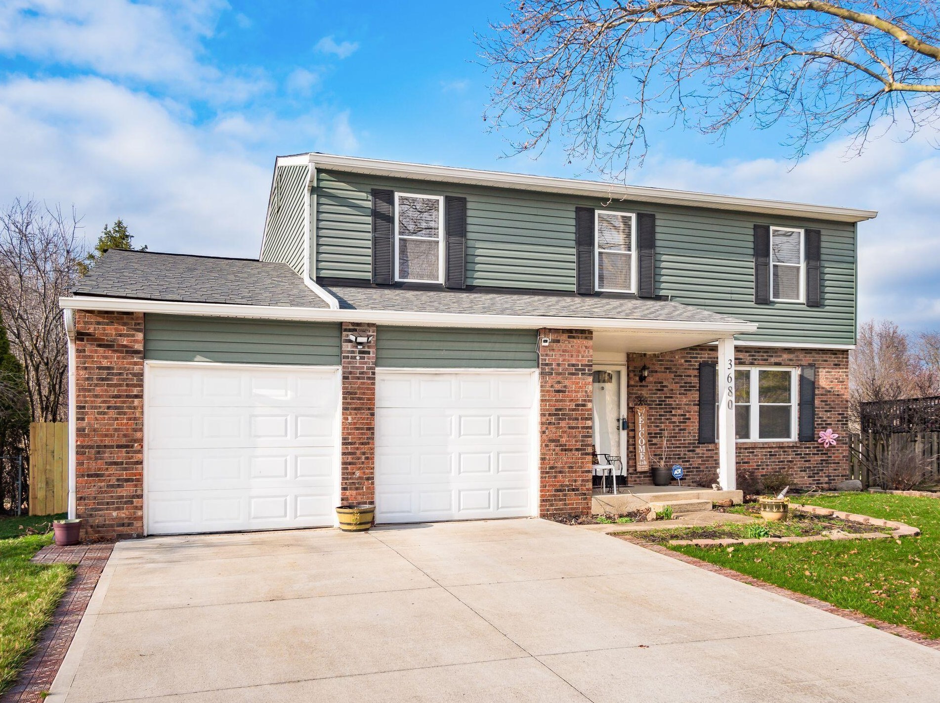 3680 Cannongate Dr, Columbus, OH 43228-9604