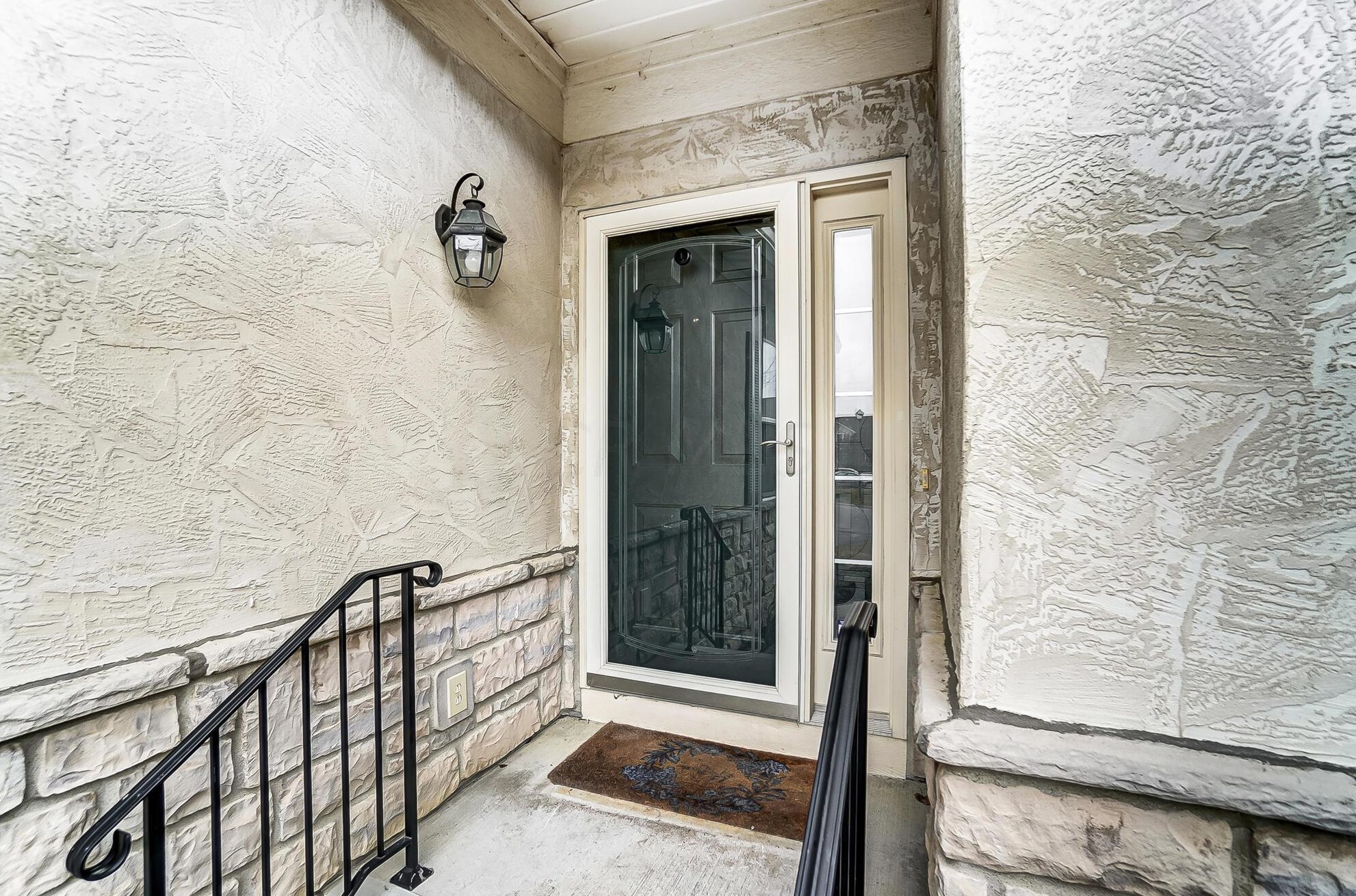 5193 Avery Oak Dr, Dublin OH  43016-7357 exterior