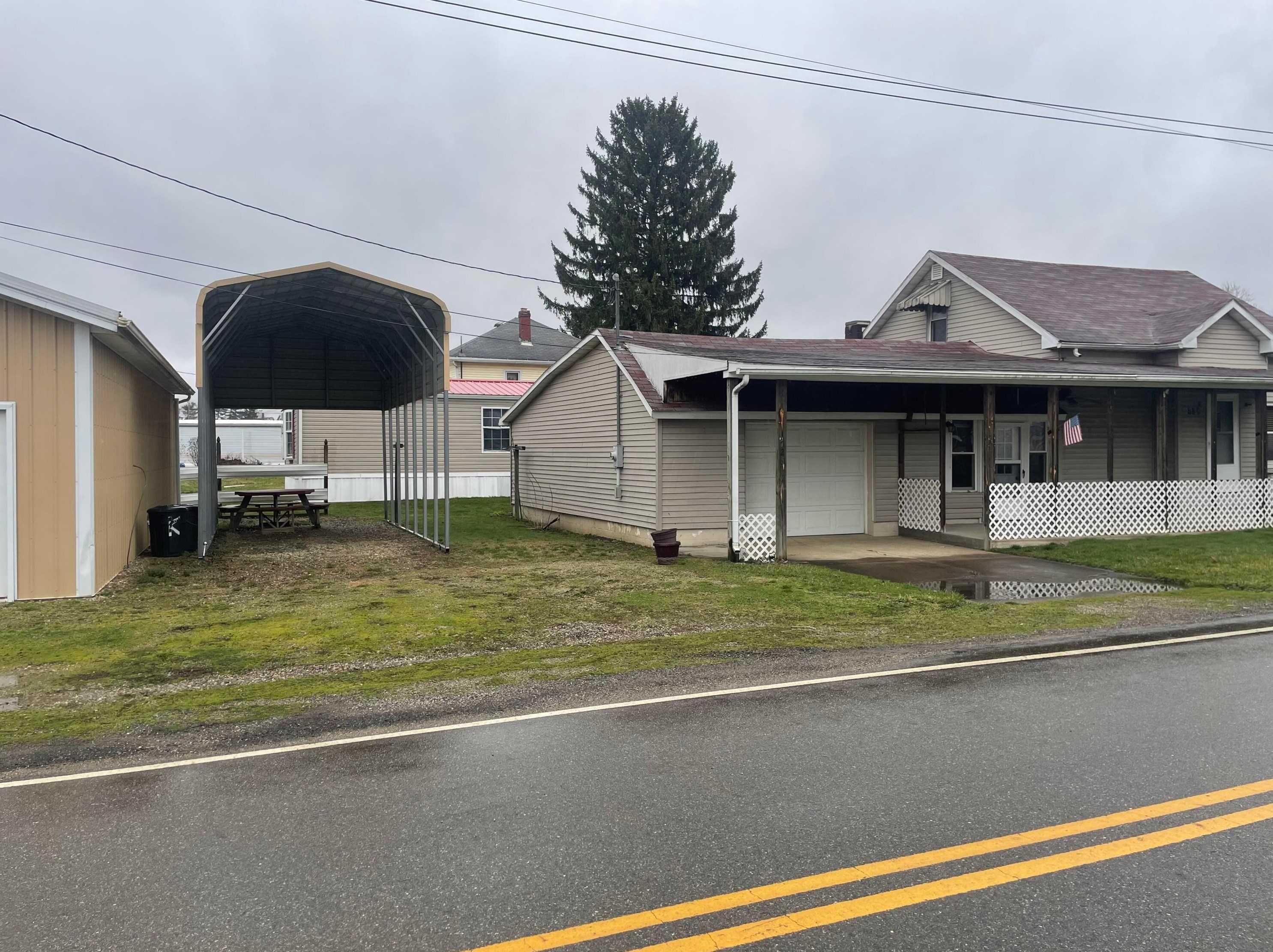 728 Buckeye St, Coshocton, OH 43812-9777
