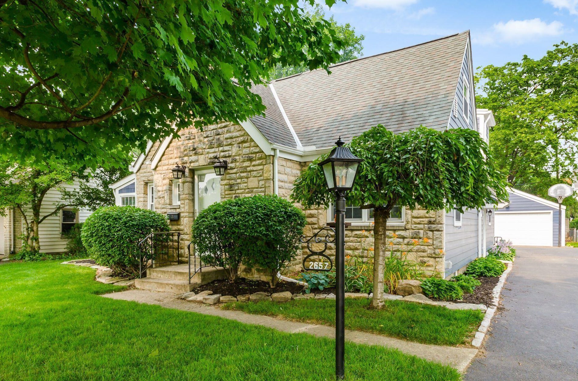 2657 Westmont Blvd, Columbus, OH 43221-3332