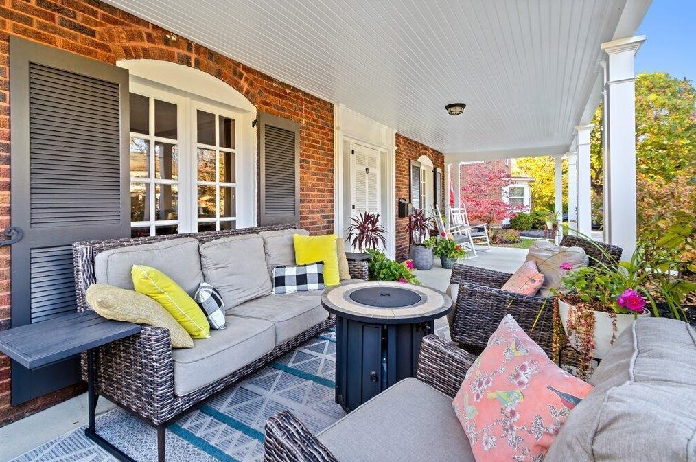 1892 Bedford Rd, Columbus, OH 43212-1008