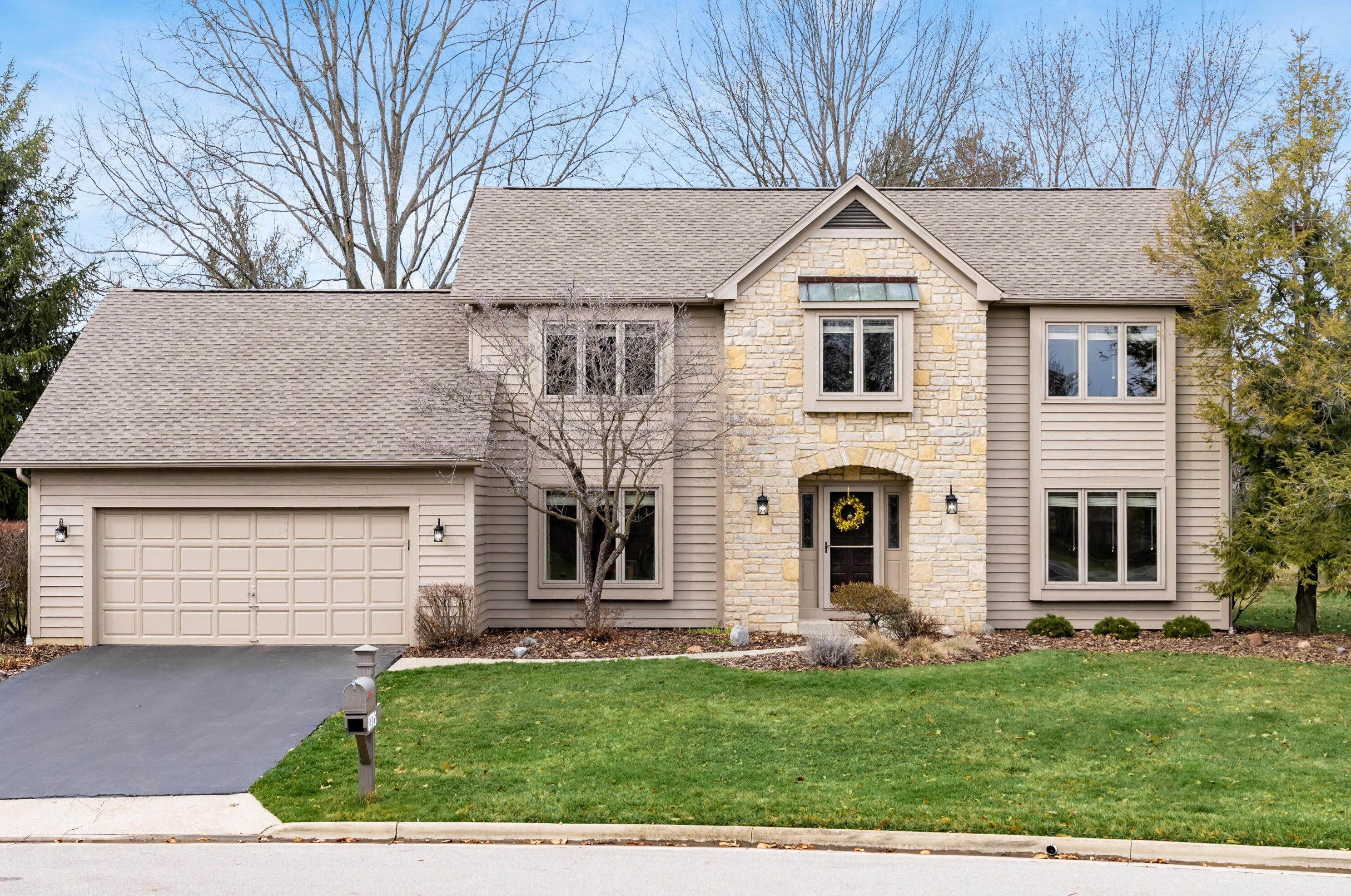 8775 Tayport Dr, Dublin, OH 43017-9795