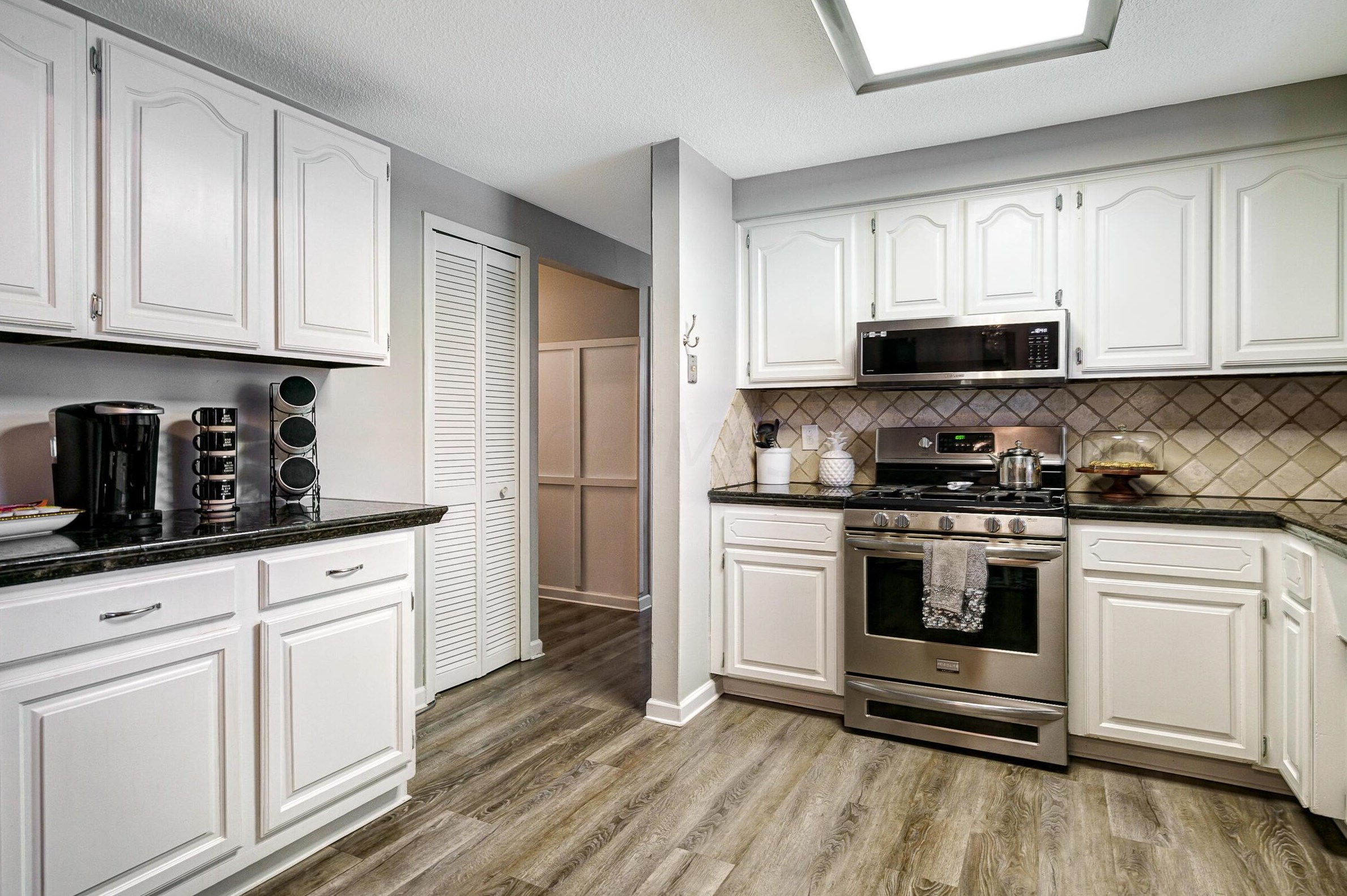 1373 Bolenhill Ave, Columbus OH  43229-1321 exterior