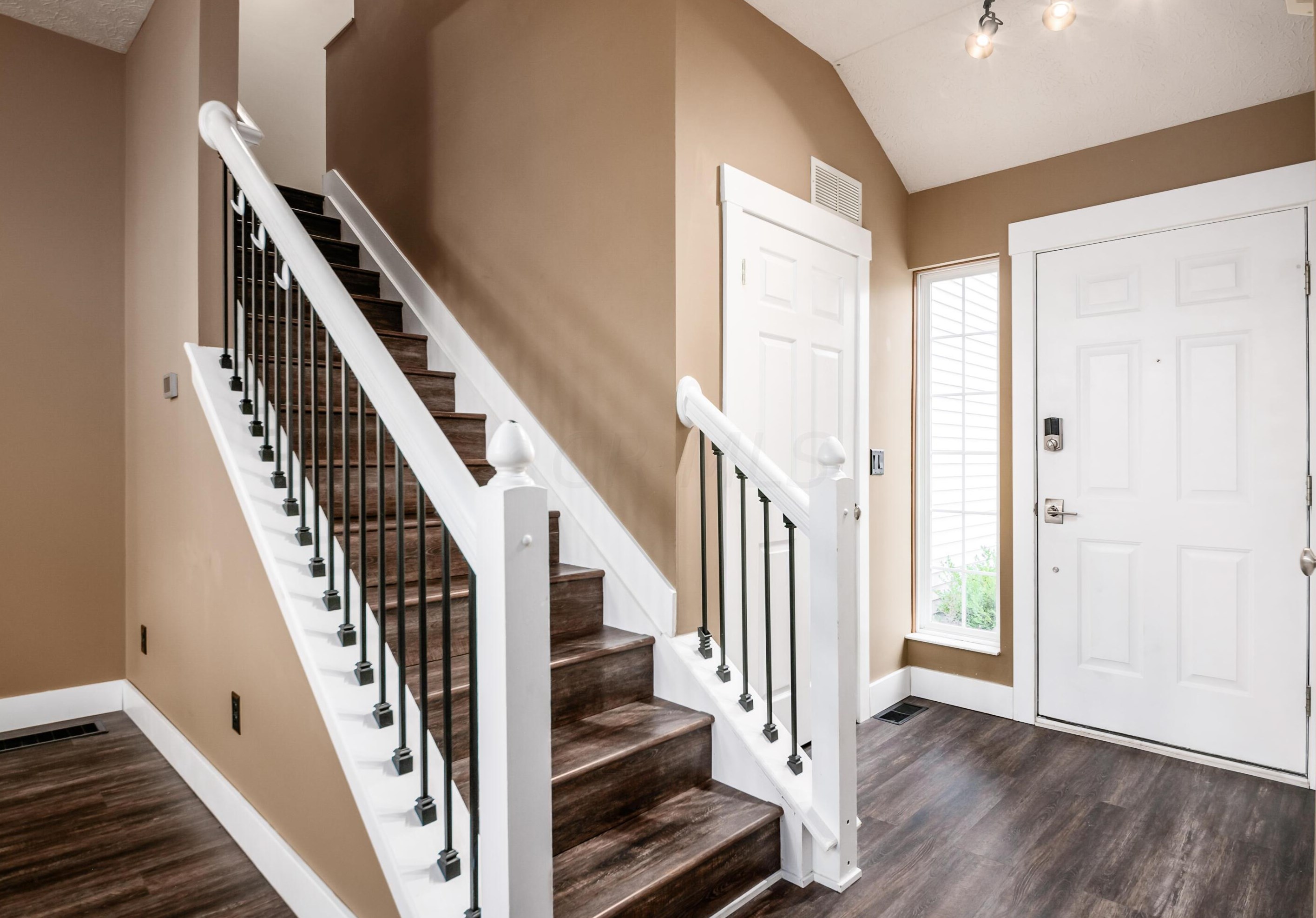 1233 Harley Run Dr, Blacklick, OH 43004-9196