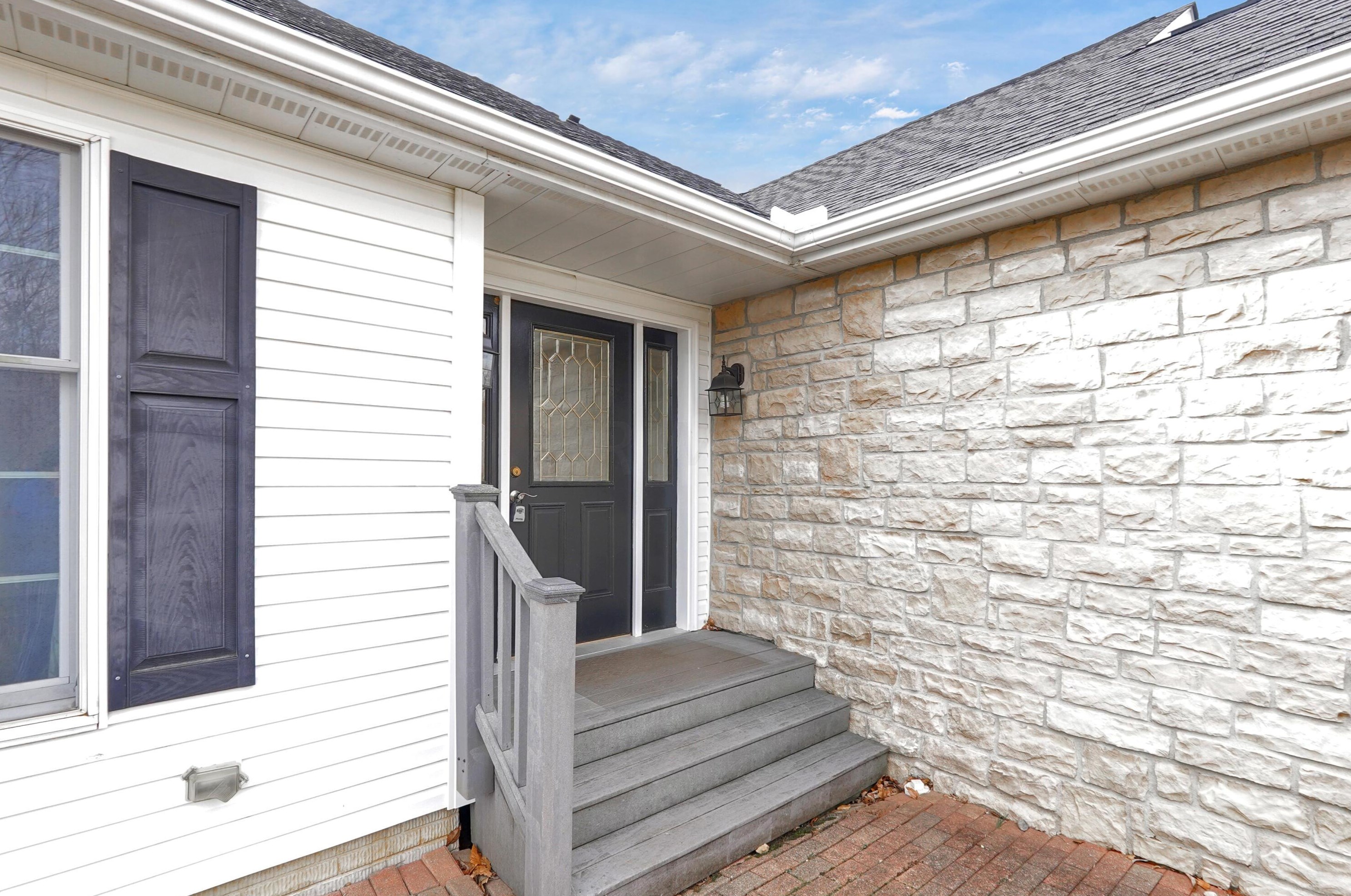 160 Conn Dr, Newark, OH 43055-7940