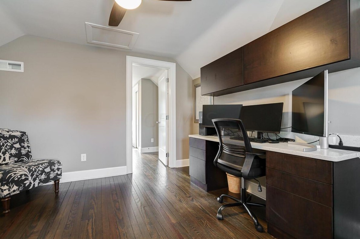 150 Cassingham Rd, Columbus OH  43209-1460 exterior