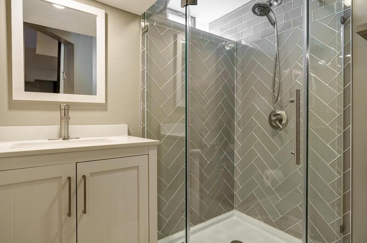 150 Cassingham Rd, Columbus OH  43209-1460 exterior