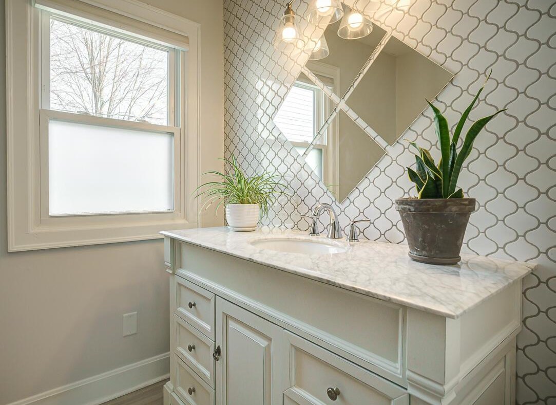 150 Cassingham Rd, Columbus OH  43209-1460 exterior