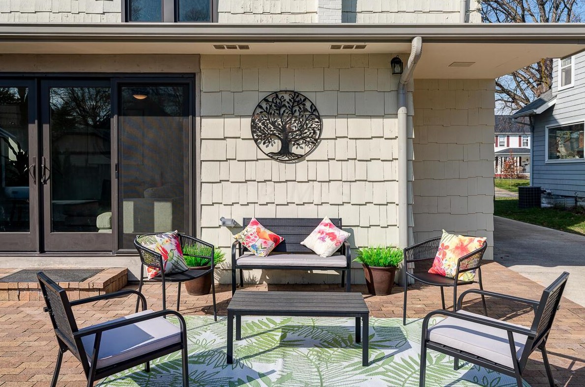 150 Cassingham Rd, Columbus OH  43209-1460 exterior