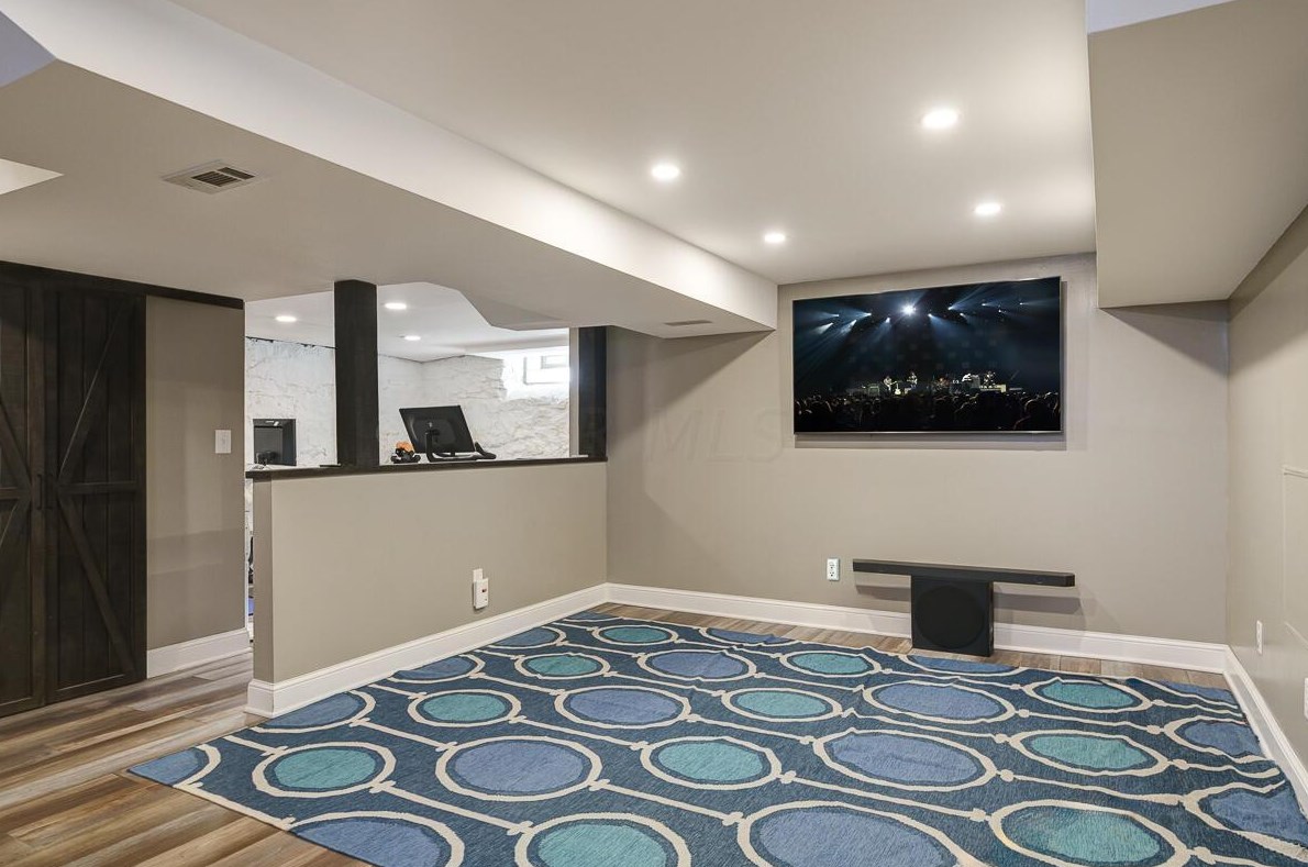 150 Cassingham Rd, Columbus OH  43209-1460 exterior