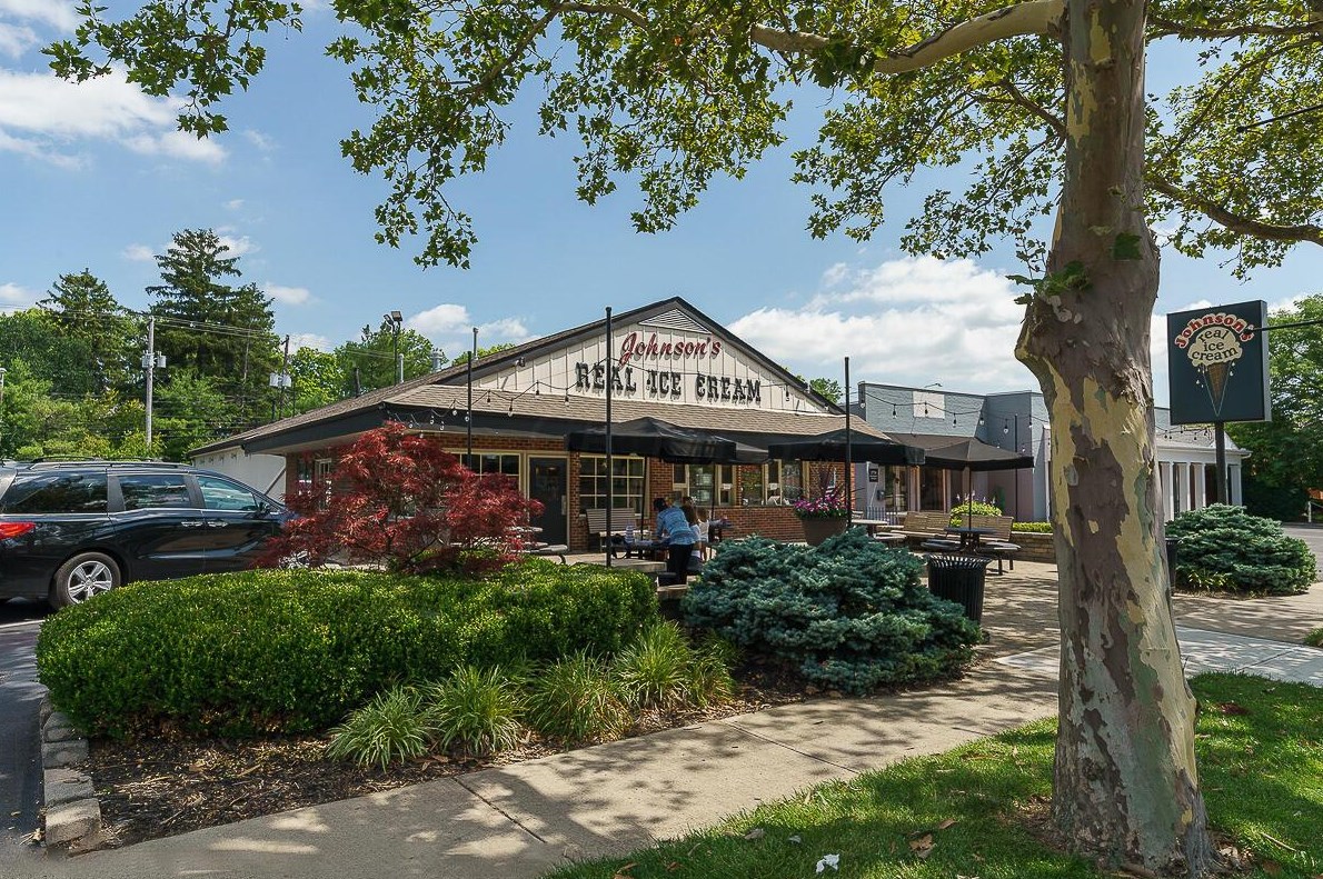 150 Cassingham Rd, Columbus OH  43209-1460 exterior