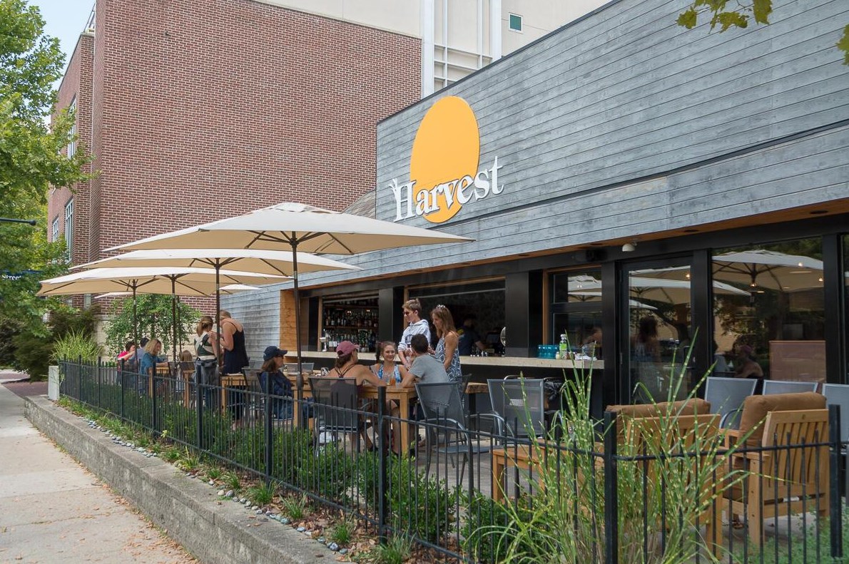 150 Cassingham Rd, Columbus OH  43209-1460 exterior