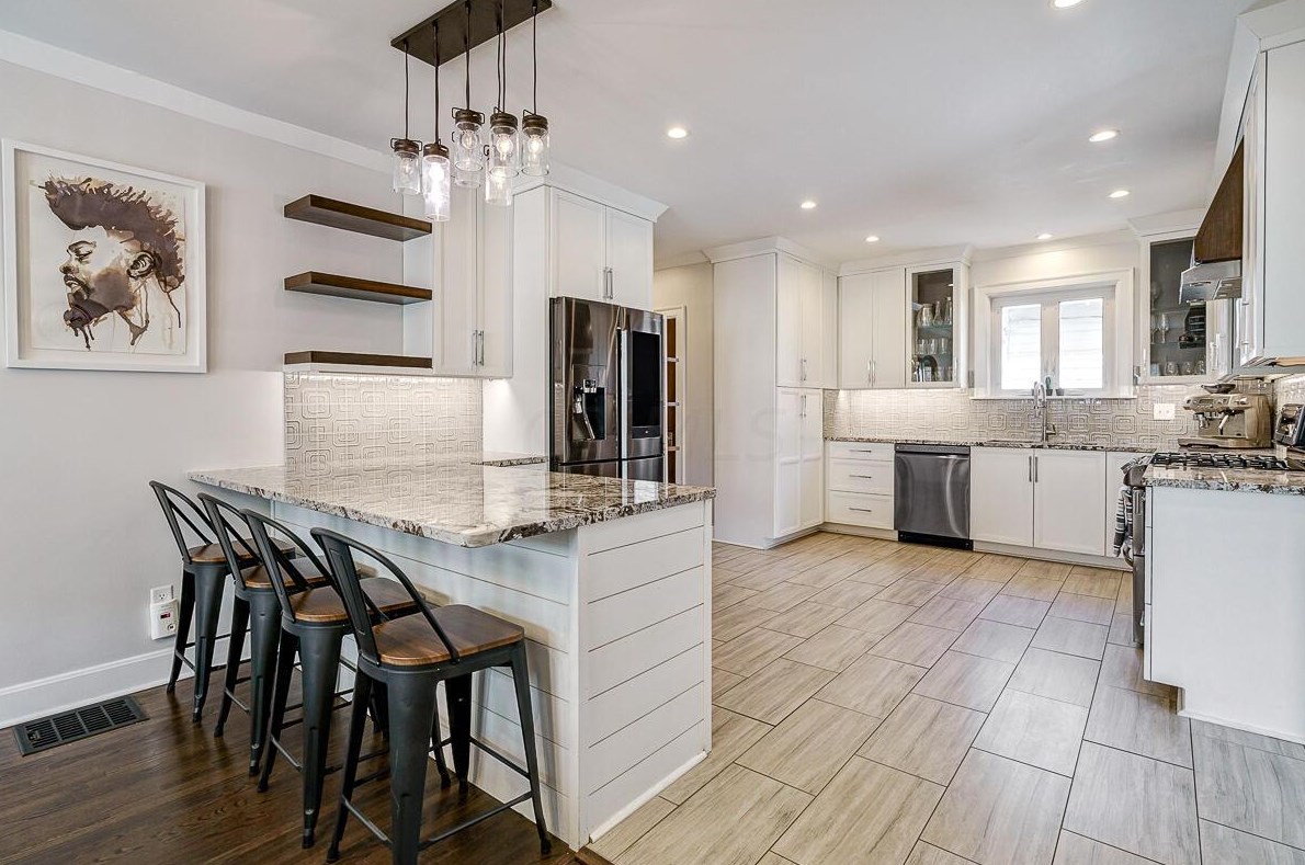 150 Cassingham Rd, Columbus OH  43209-1460 exterior