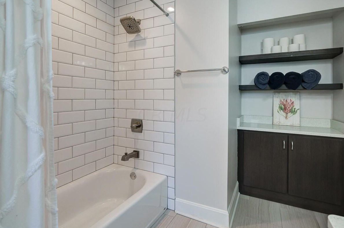 150 Cassingham Rd, Columbus OH  43209-1460 exterior