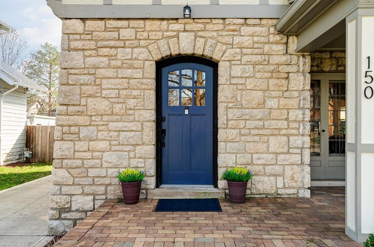 150 Cassingham Rd, Columbus OH  43209-1460 exterior