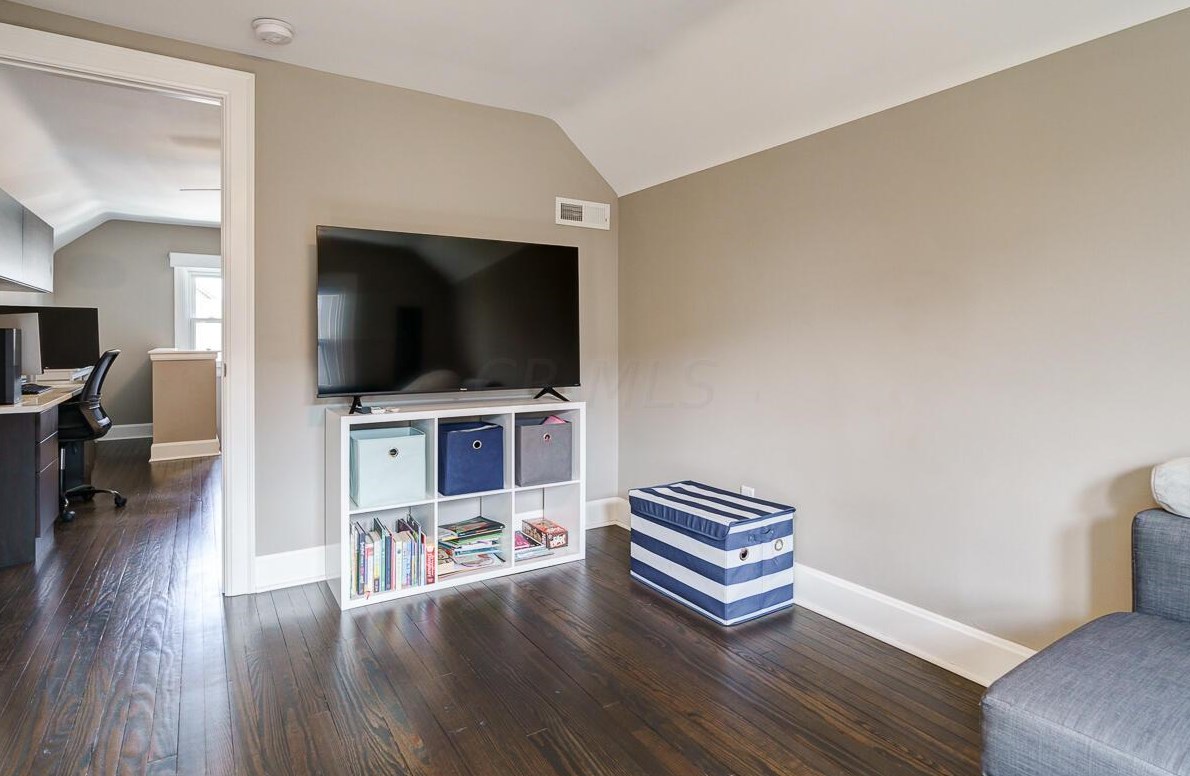 150 Cassingham Rd, Columbus OH  43209-1460 exterior