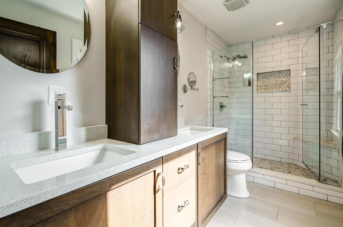 150 Cassingham Rd, Columbus OH  43209-1460 exterior