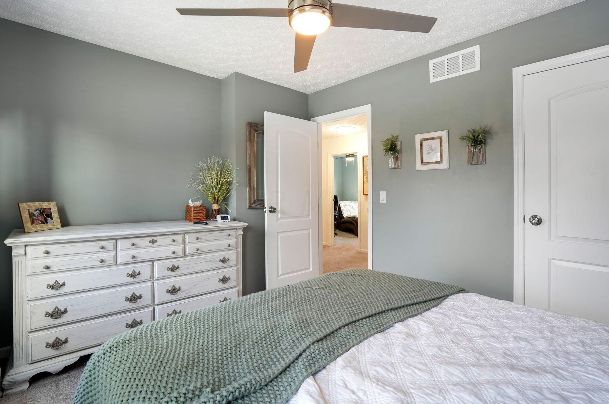 498 Helmbright Dr, Columbus OH  43230-4396 exterior