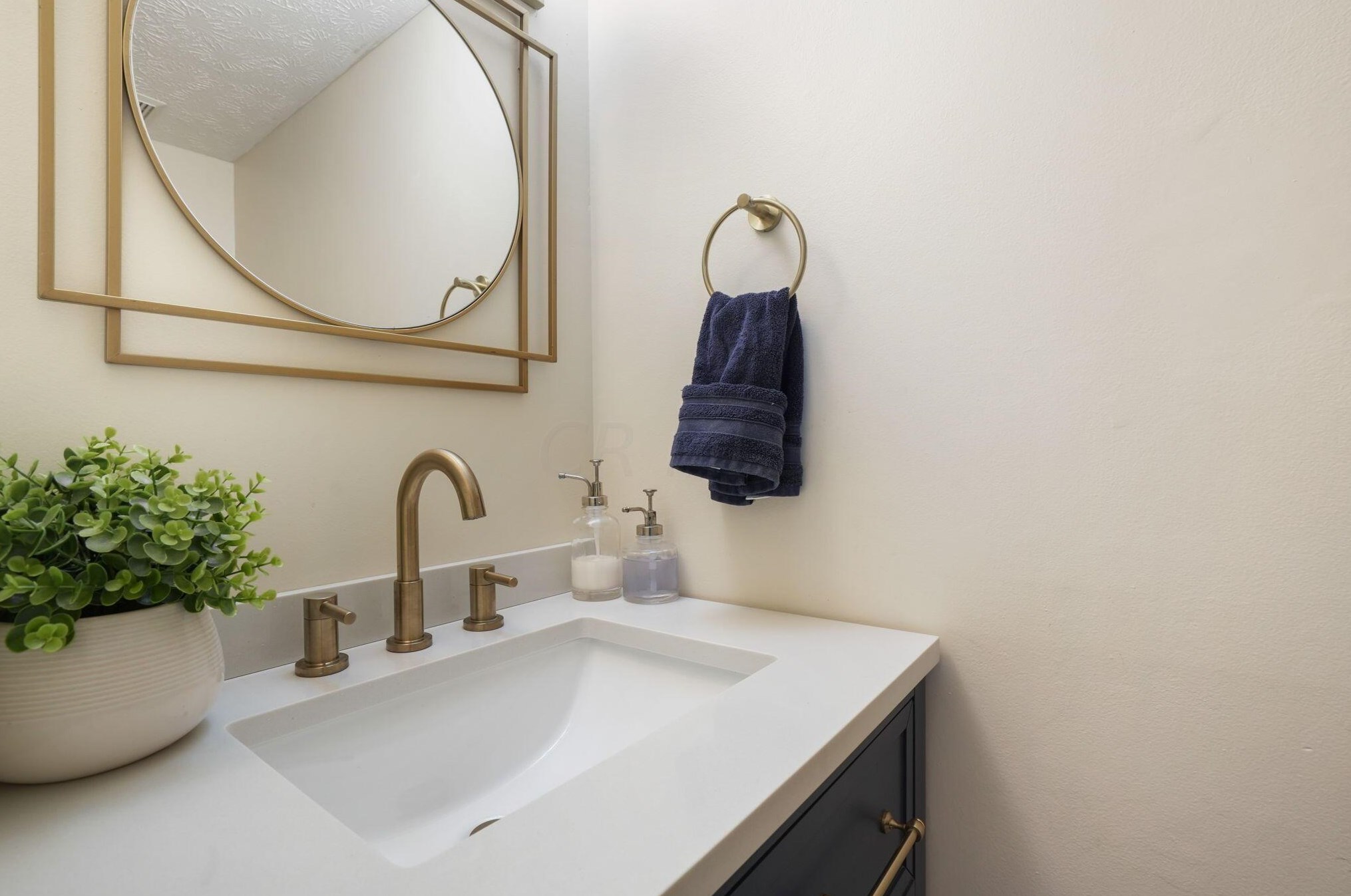 498 Helmbright Dr, Columbus OH  43230-4396 exterior