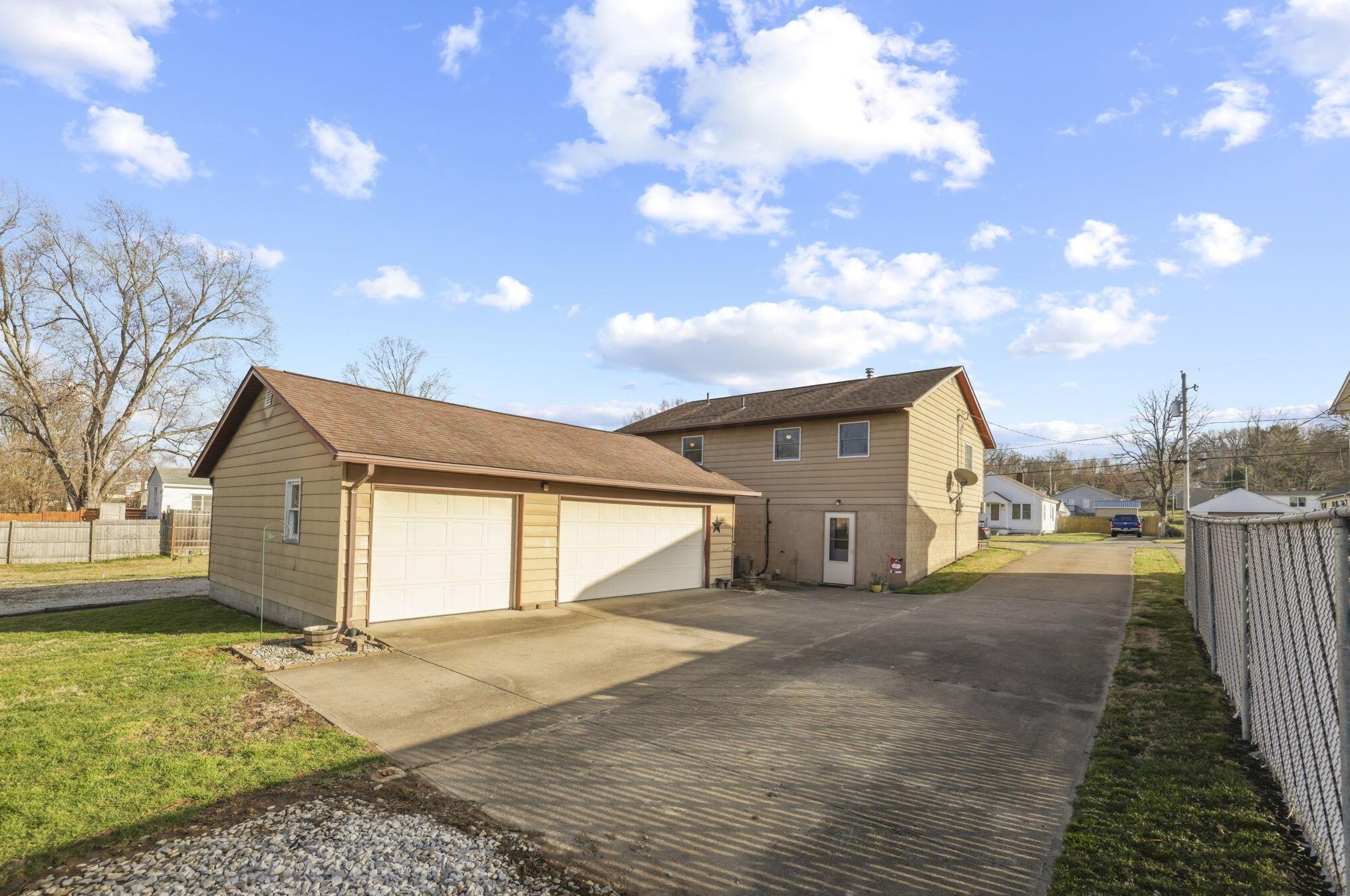 857 Hubert Ave, Lancaster OH  43130-4523 exterior