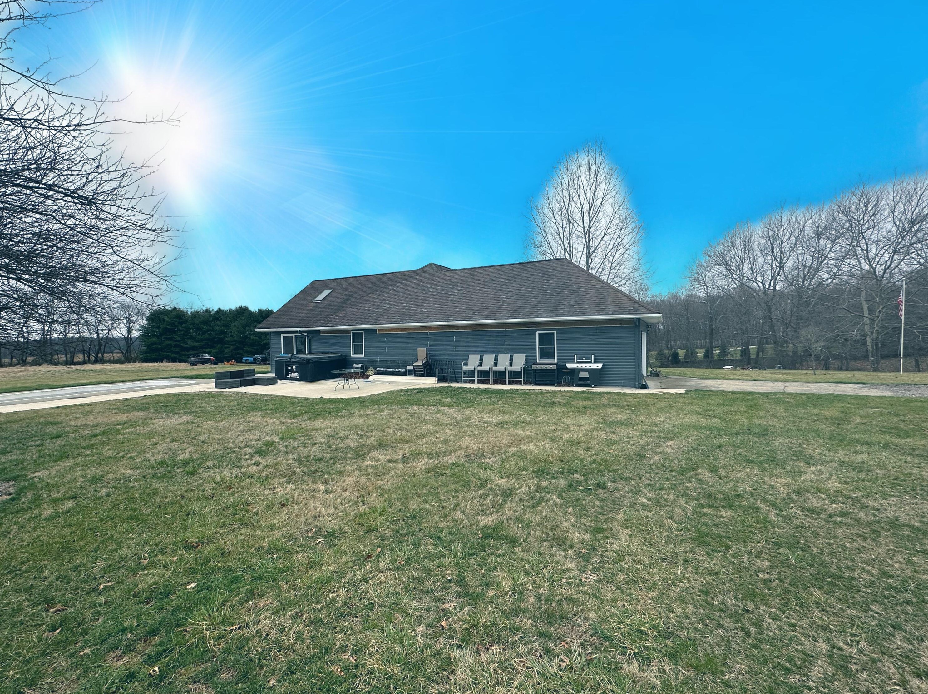 2775 Old Somerset Rd, New Lexington, OH 43764-9455