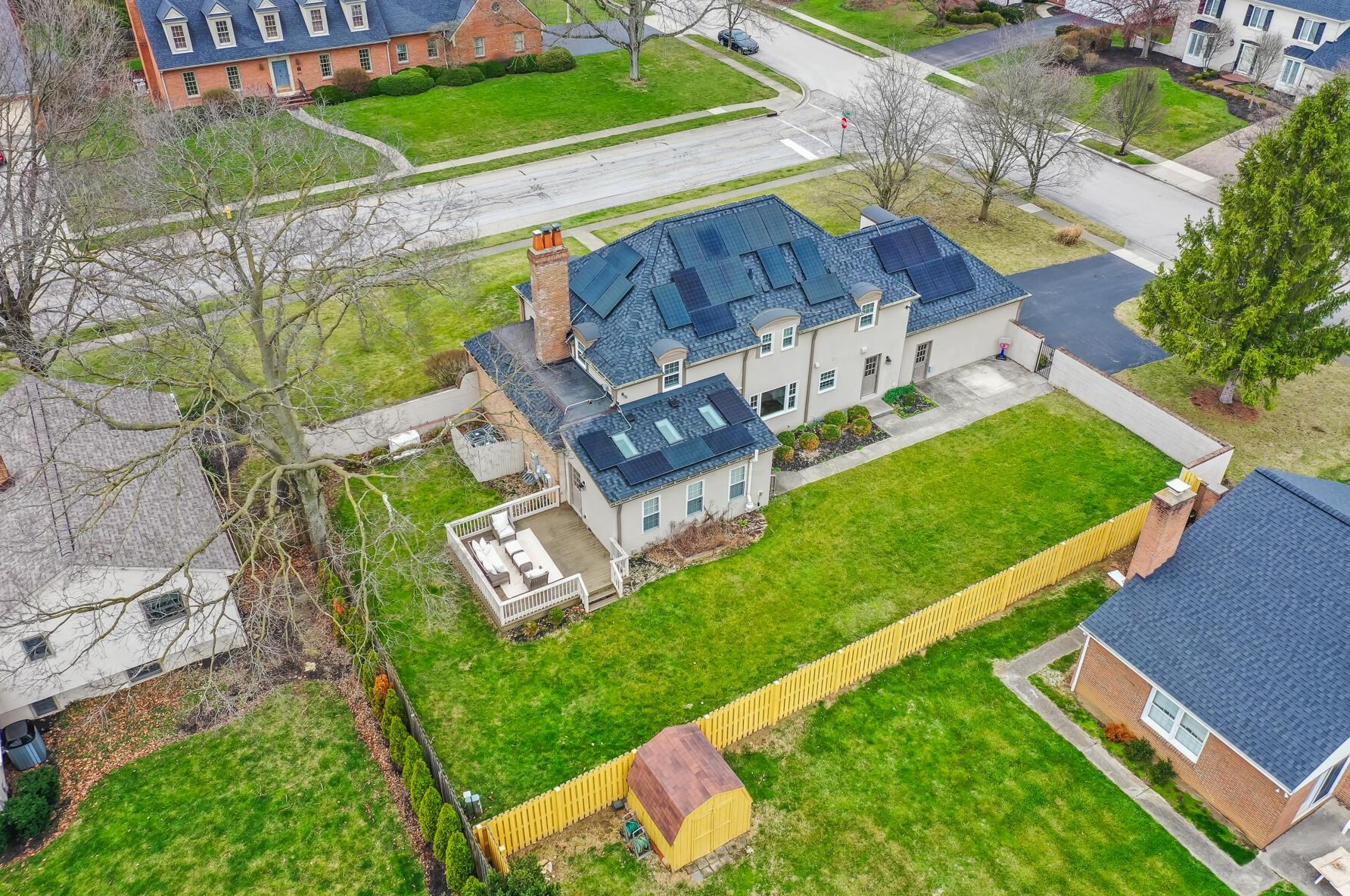 4162 Squires Ln, Columbus OH  43220-3949 exterior