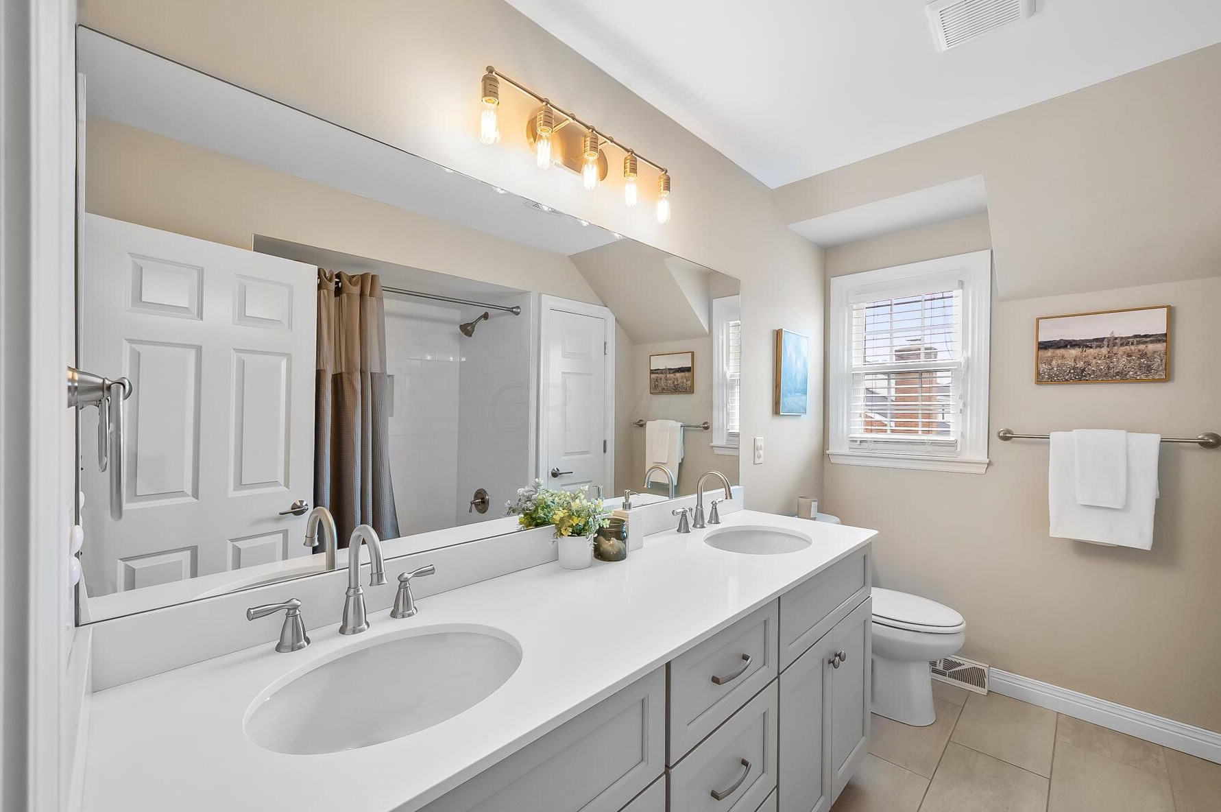 4162 Squires Ln, Columbus OH  43220-3949 exterior