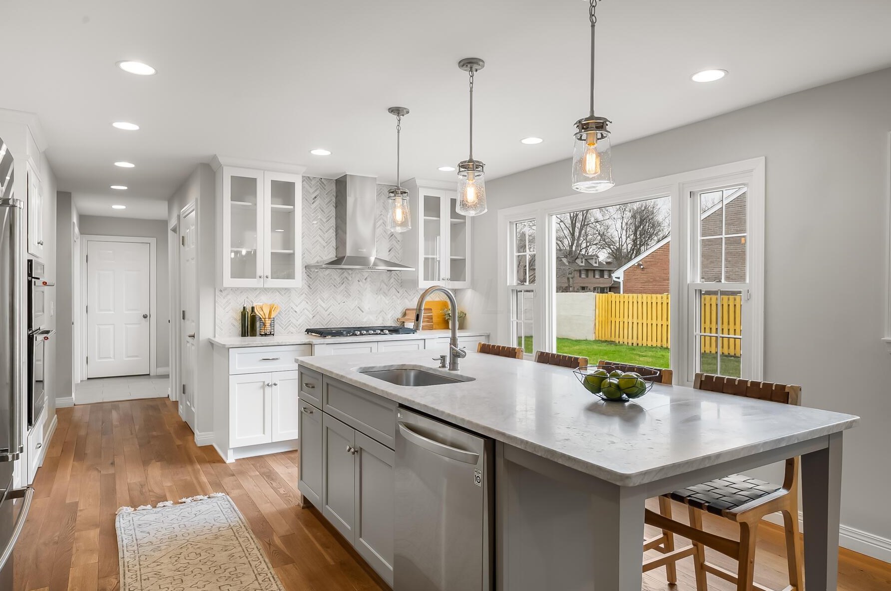 4162 Squires Ln, Columbus OH  43220-3949 exterior