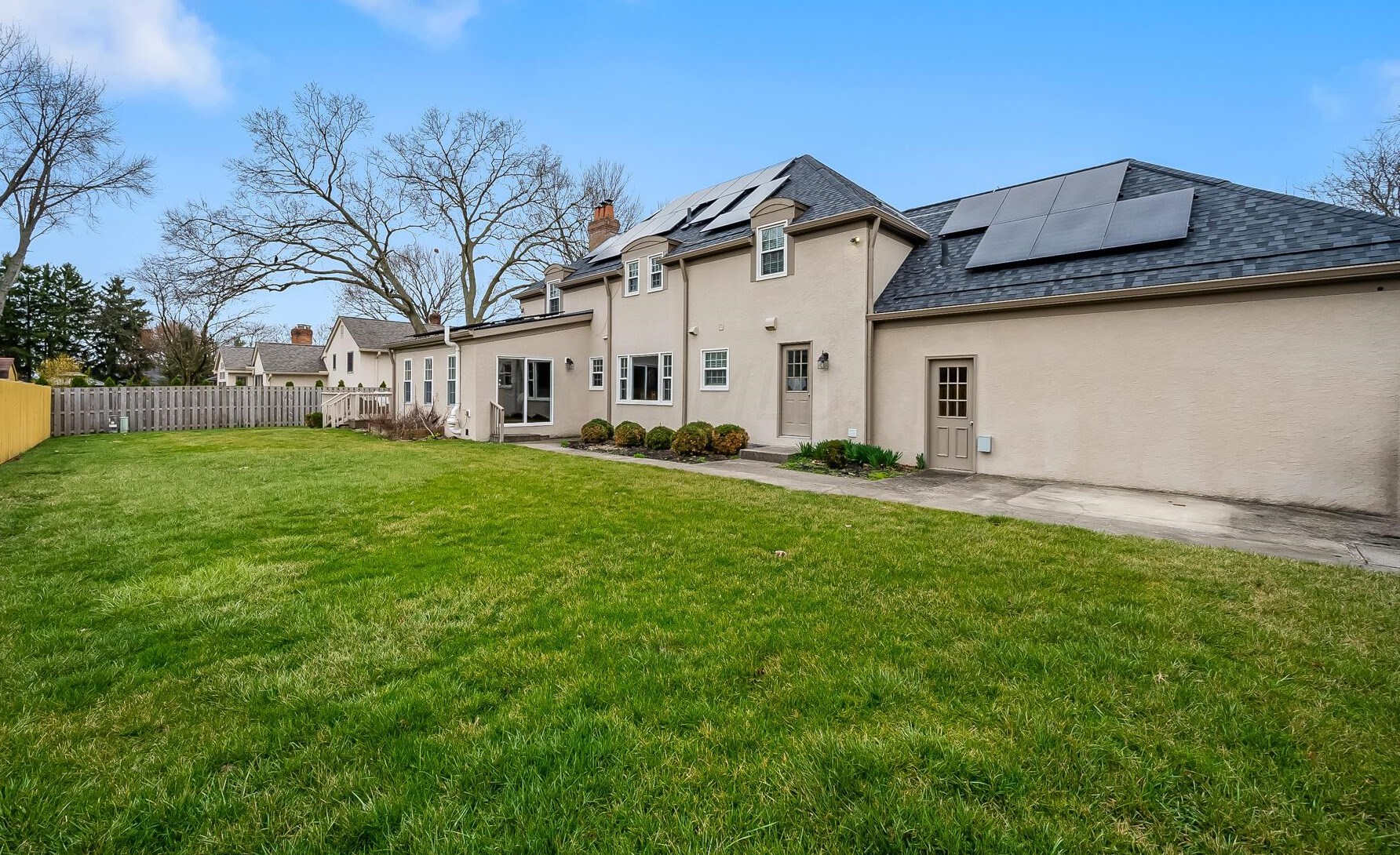 4162 Squires Ln, Columbus OH  43220-3949 exterior