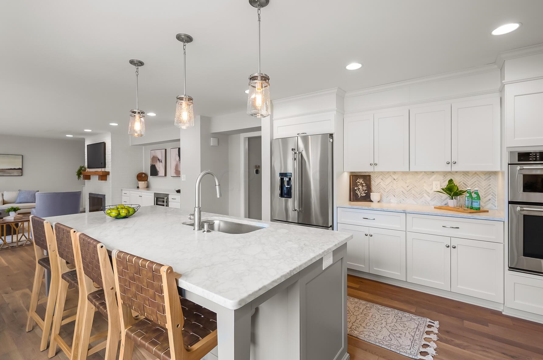 4162 Squires Ln, Columbus OH  43220-3949 exterior