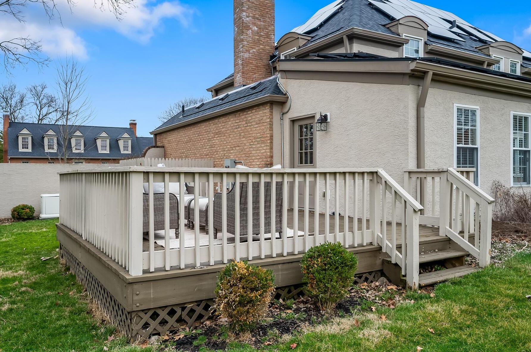 4162 Squires Ln, Columbus OH  43220-3949 exterior