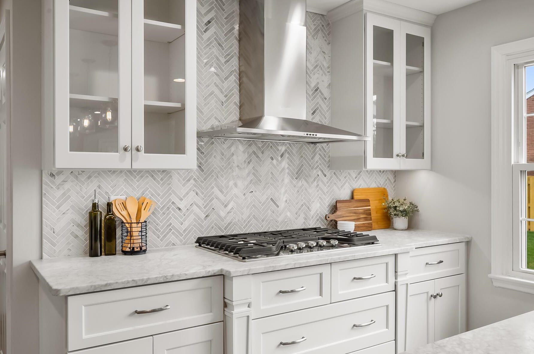 4162 Squires Ln, Columbus OH  43220-3949 exterior