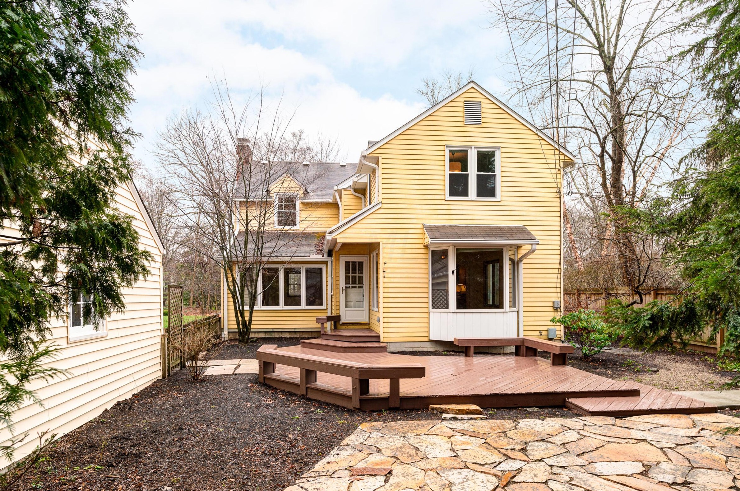 236 Delta Dr, Columbus, OH 43214-3535