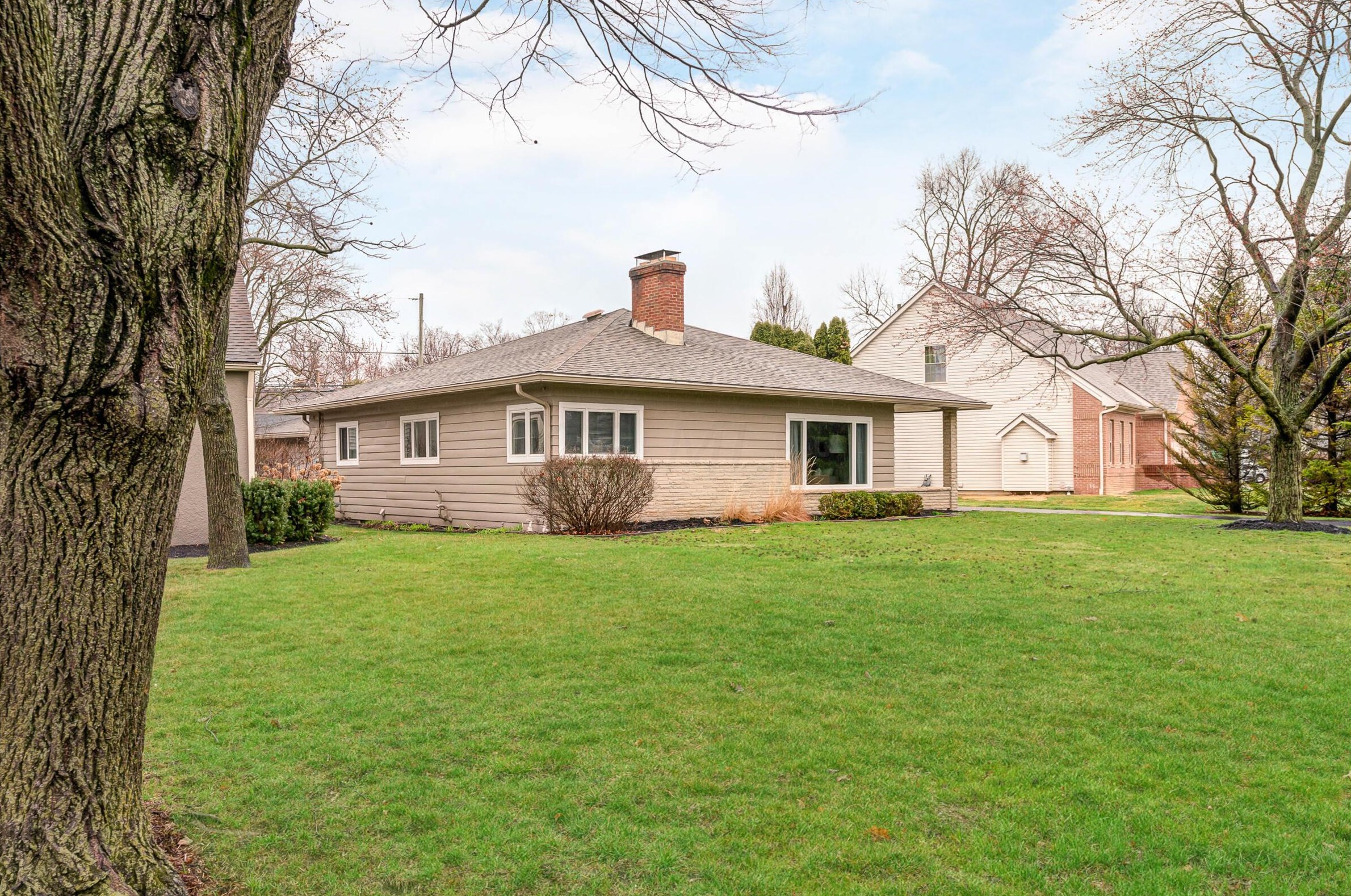 2234 Wickliffe Rd, Columbus, OH 43221-1832
