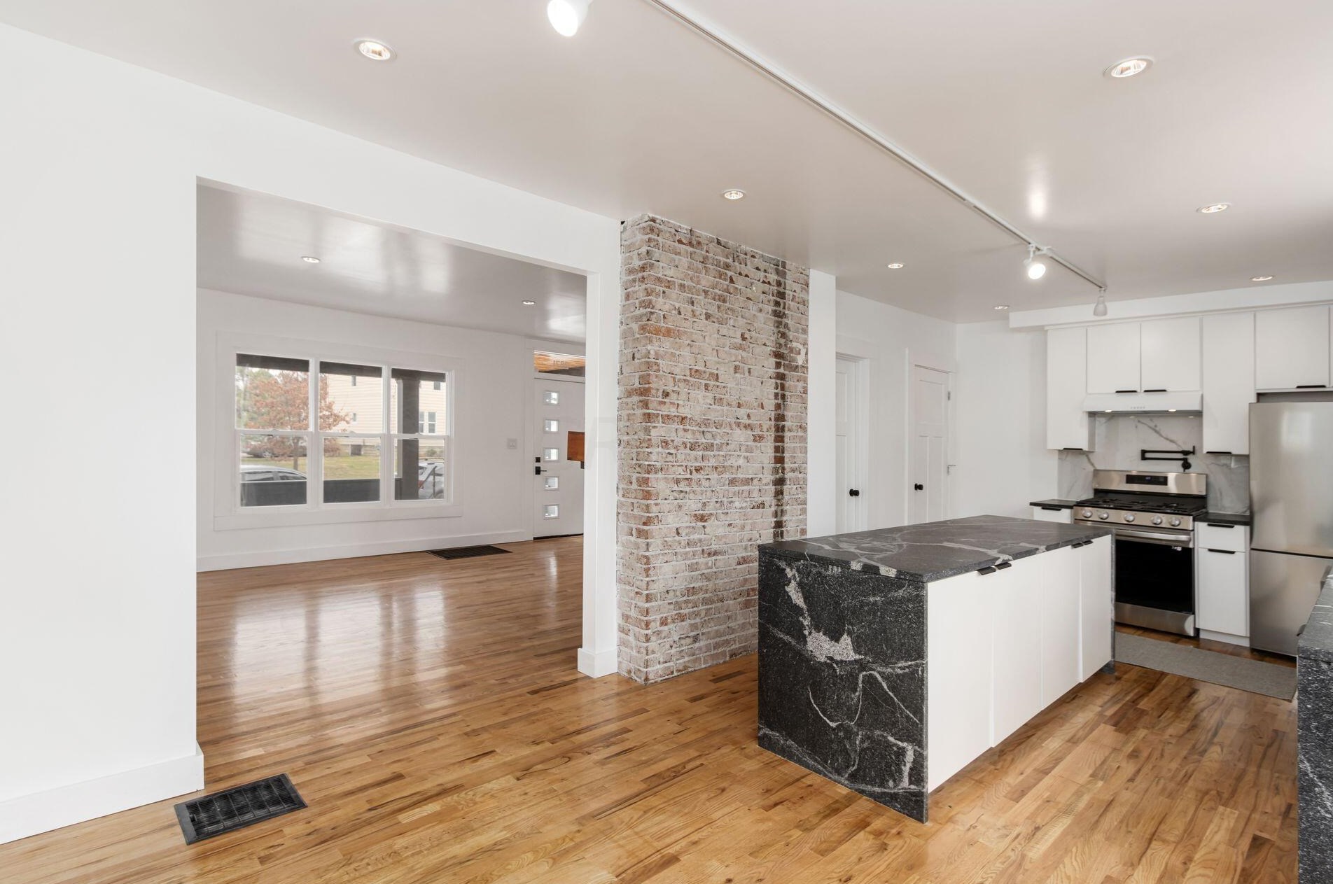 2871 Findley Ave, Columbus OH  43202-2319 exterior