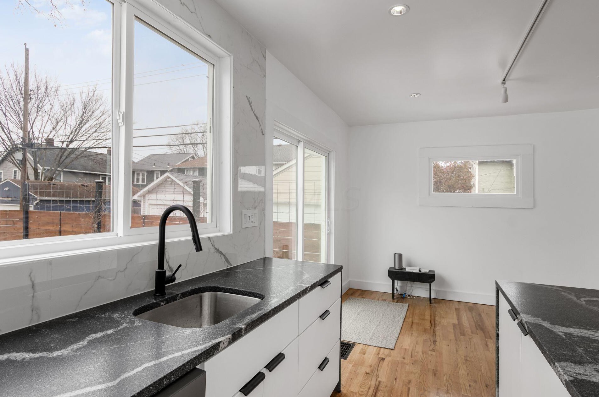 2871 Findley Ave, Columbus OH  43202-2319 exterior