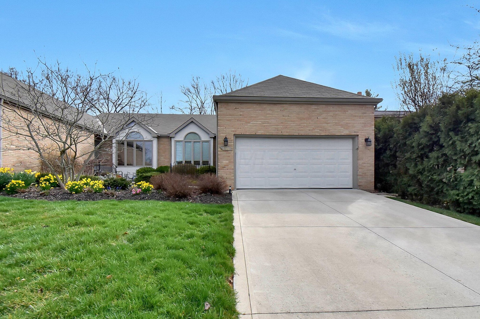 5386 Bennington Hill Dr, Columbus, OH 43220-6252