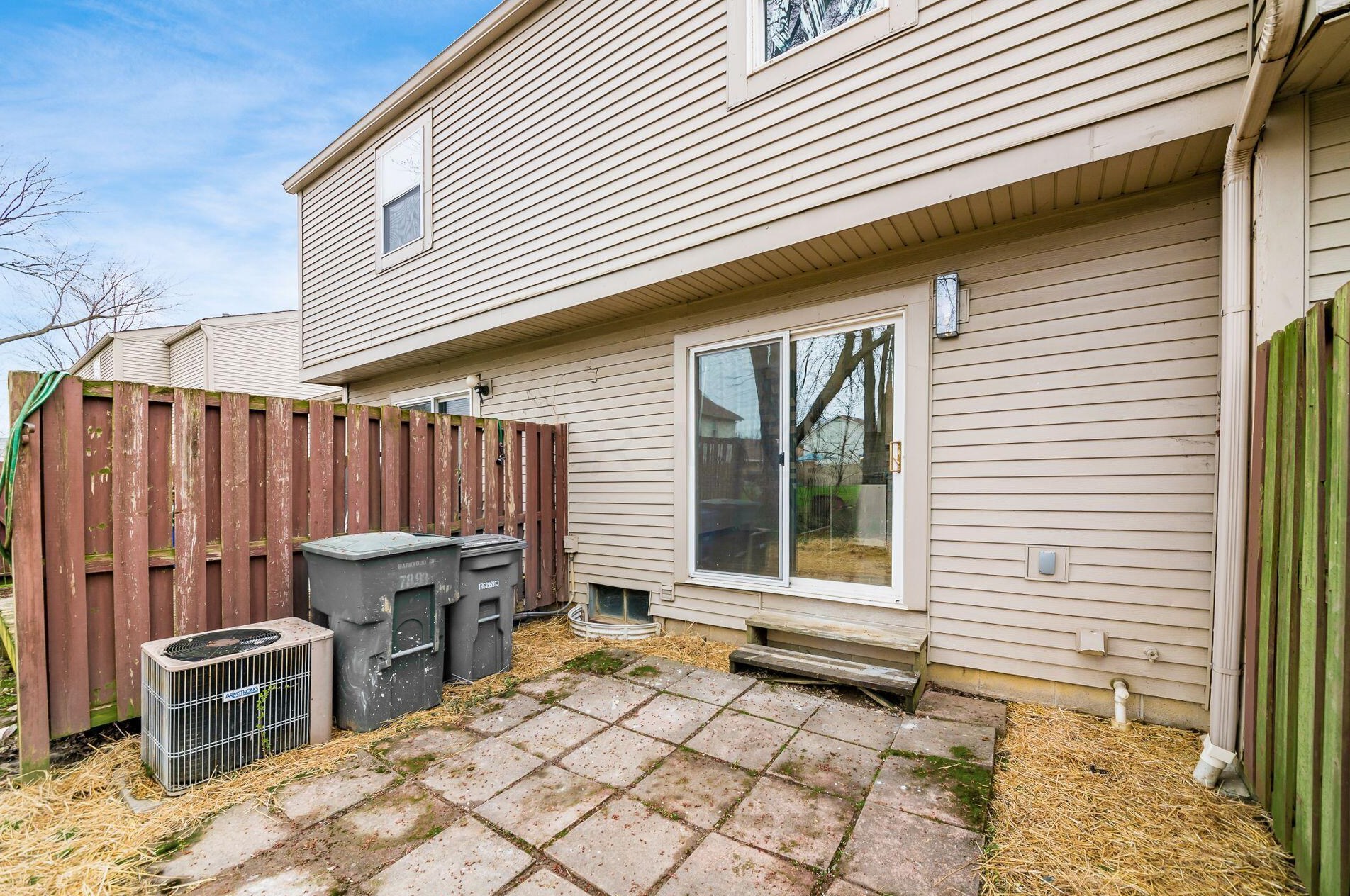 7893 Barkwood Dr, Columbus OH  43085-5806 exterior