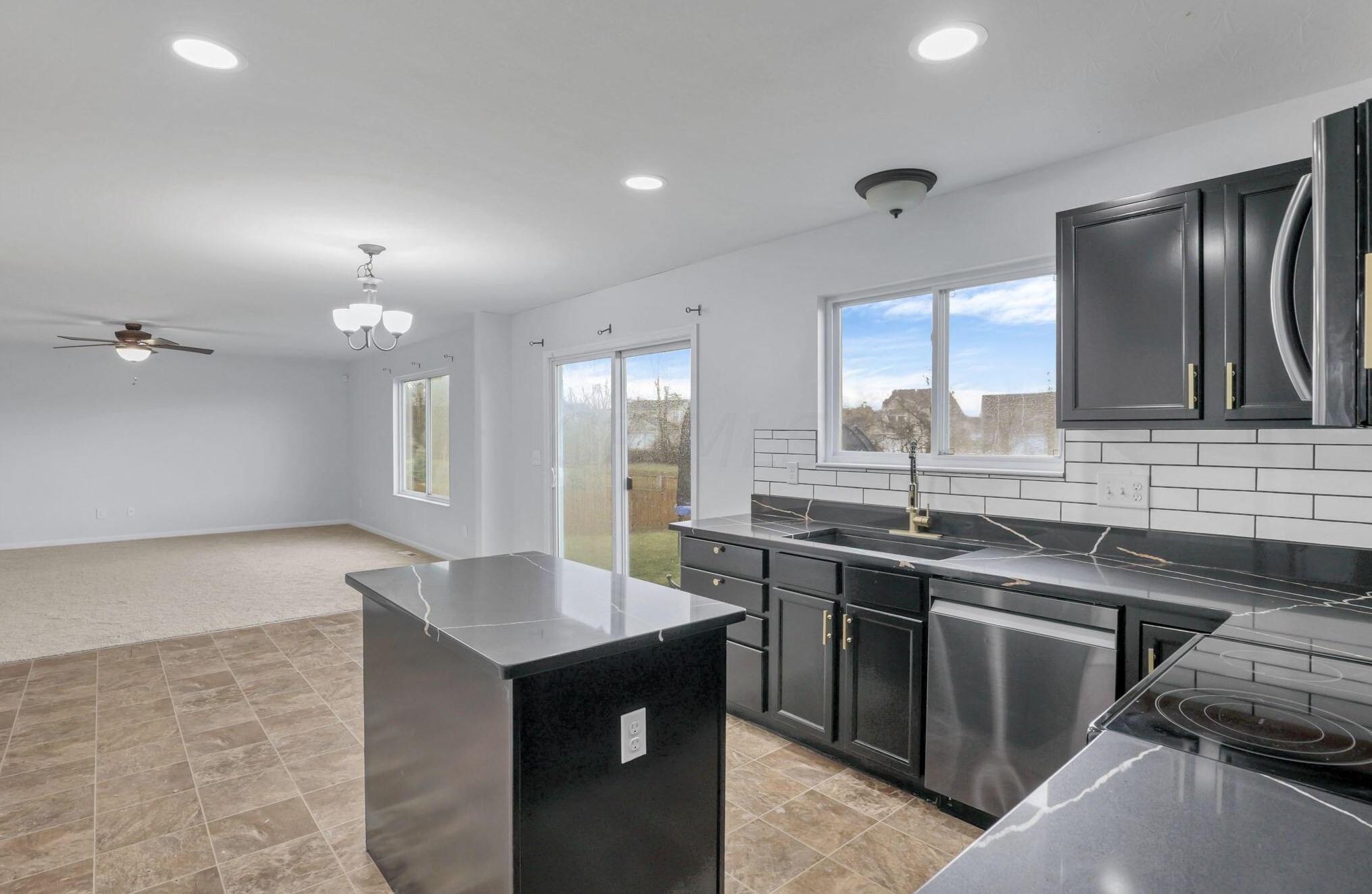 1571 Morrison Farms Dr, Blacklick OH  43004-9091 exterior