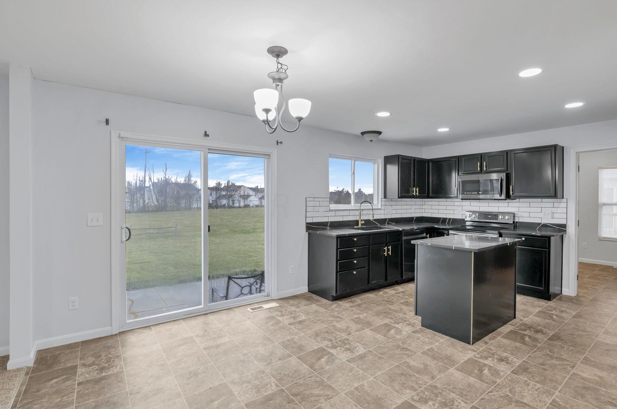 1571 Morrison Farms Dr, Blacklick OH  43004-9091 exterior