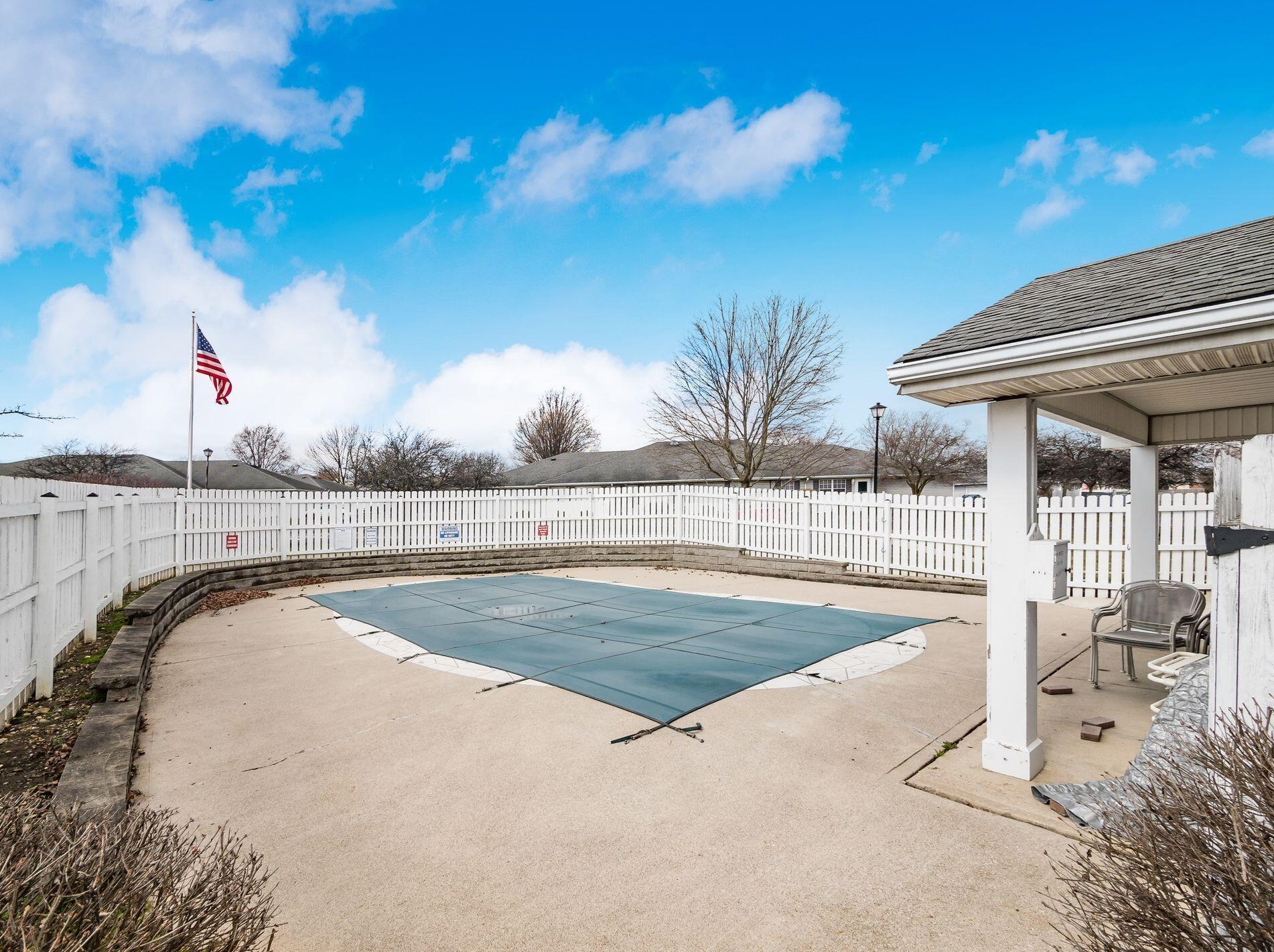 4414 Hammerton Dr, Columbus OH  43228-6409 exterior