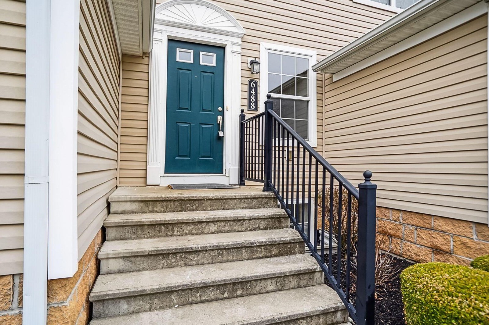 6488 Ash Rock Cir, Westerville OH  43081-7109 exterior