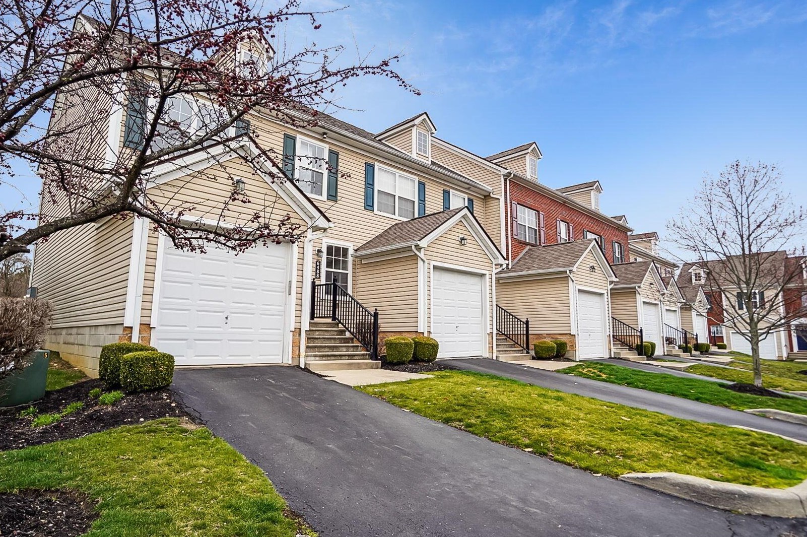 6488 Ash Rock Cir, Westerville, OH 43081