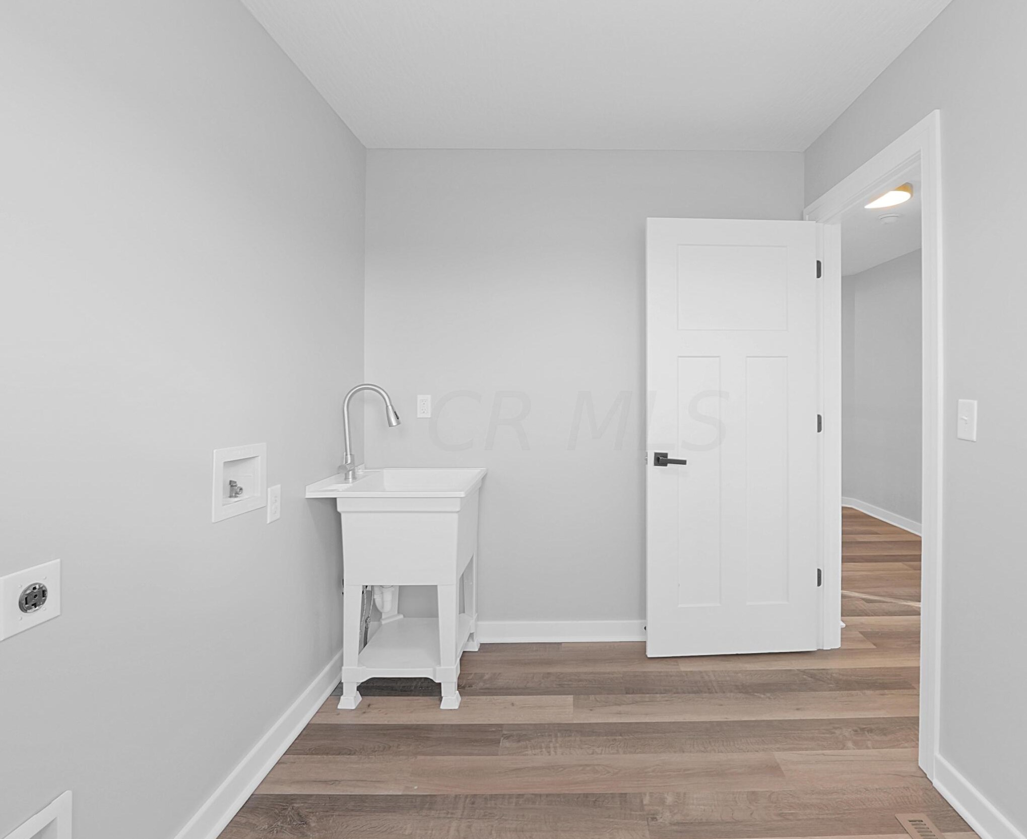 76 Inah Ave, Columbus OH 43228-2679 exterior