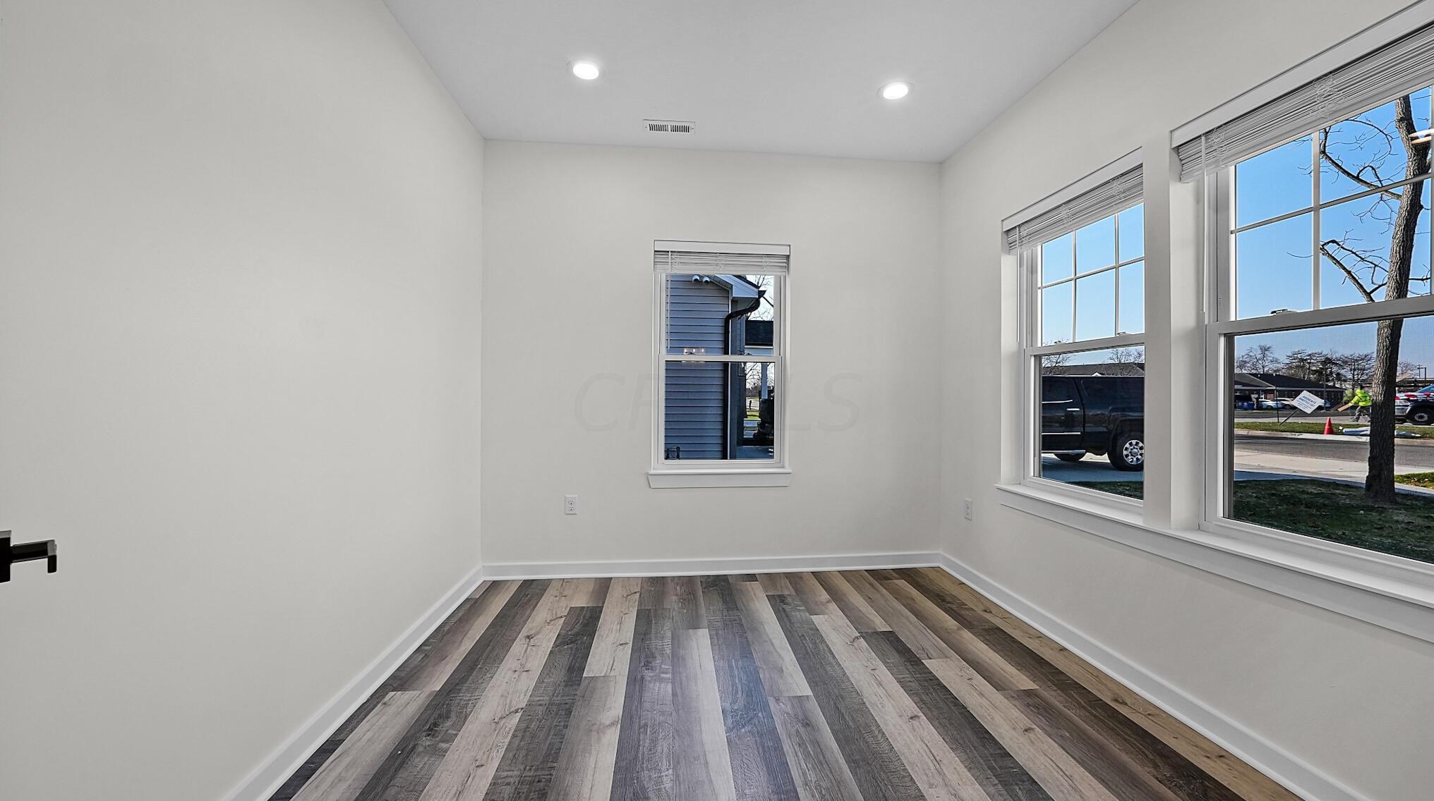 84 Inah Ave, Columbus OH 43228-2679 exterior