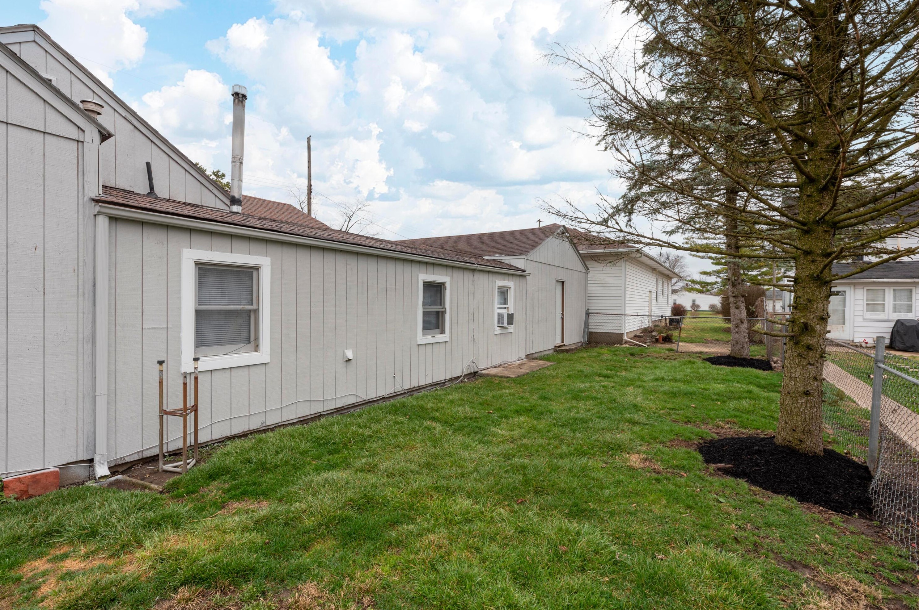187 Madison St, Mount Sterling OH  43143-1020 exterior
