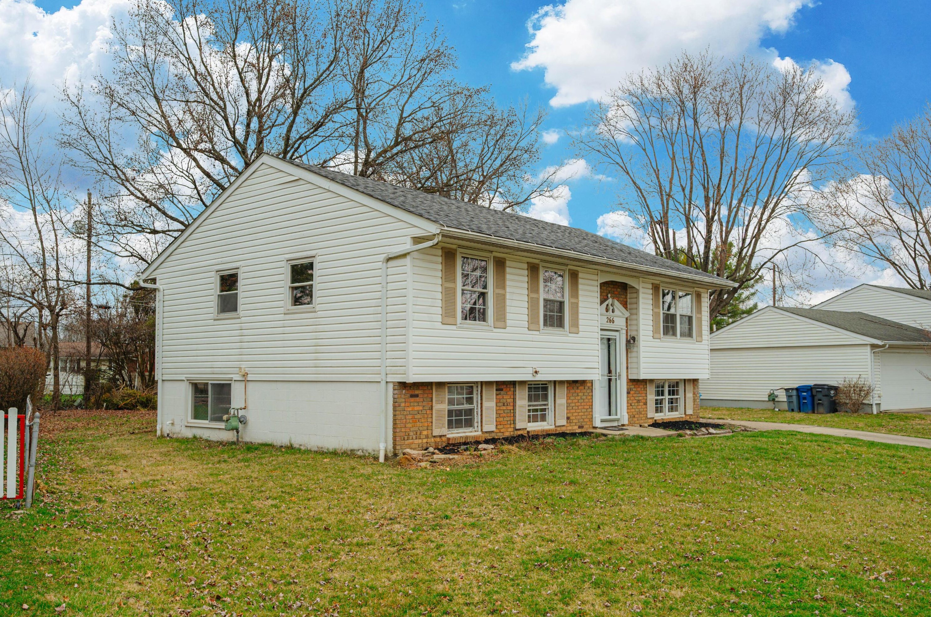 266 Cotswold Pl, Columbus, OH 43230-2512