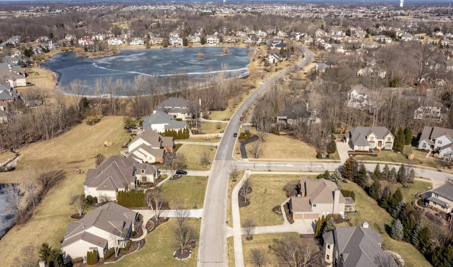 8244 Campden Lakes Blvd, Dublin OH  43016-8252 exterior