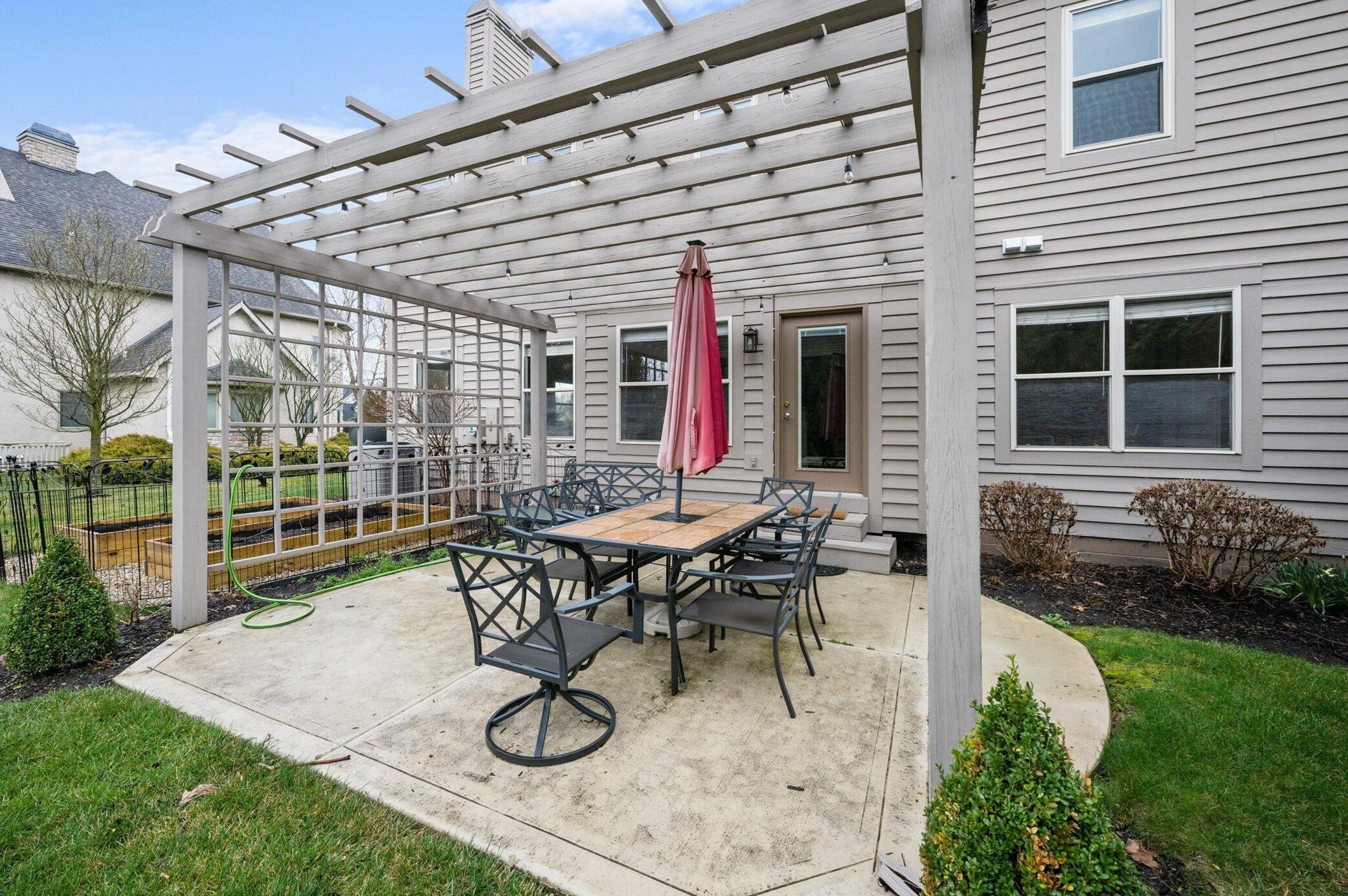 8244 Campden Lakes Blvd, Dublin OH  43016-8252 exterior